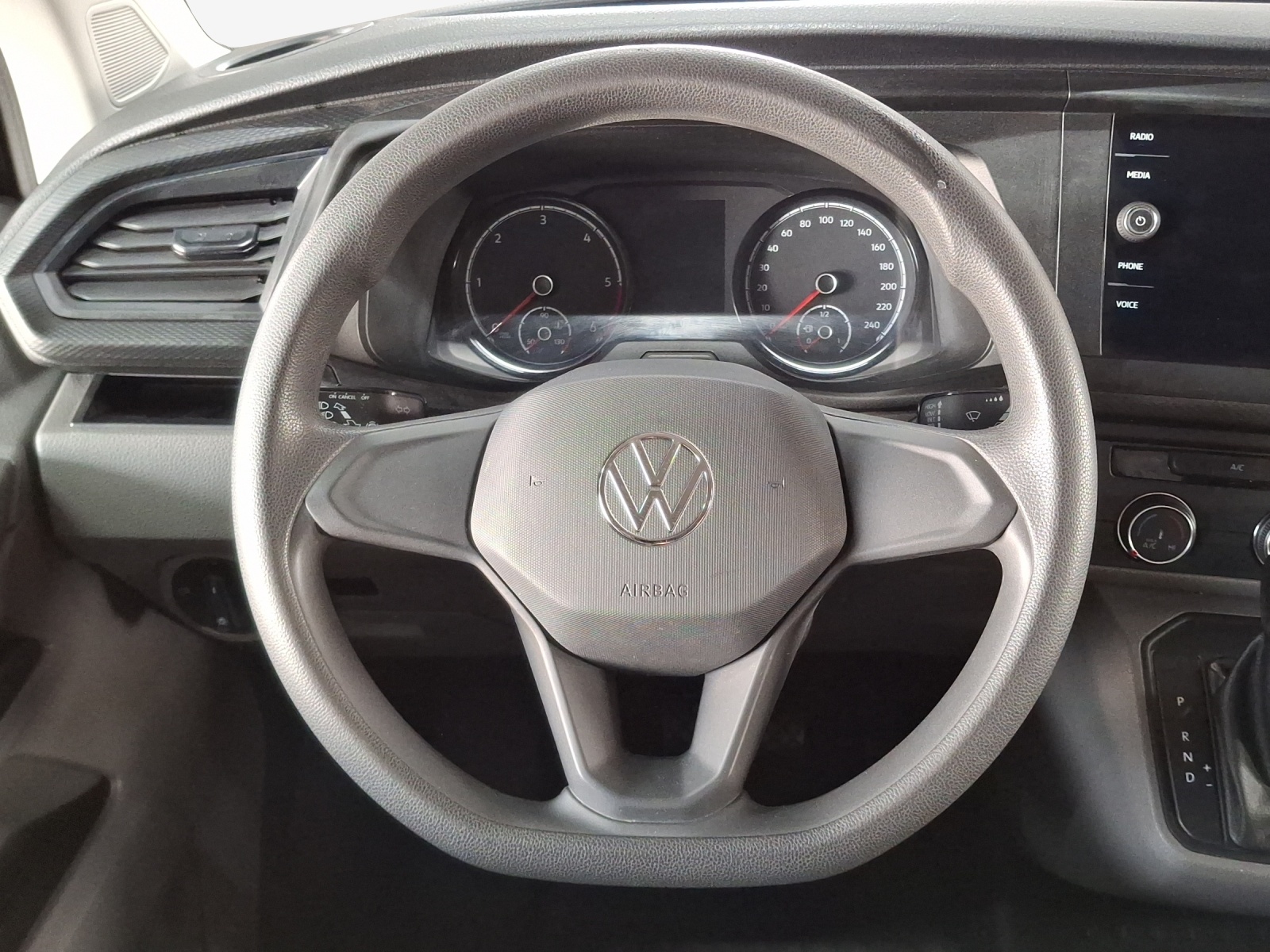 VW T6.1 2.0 TDI DSG-image-9
