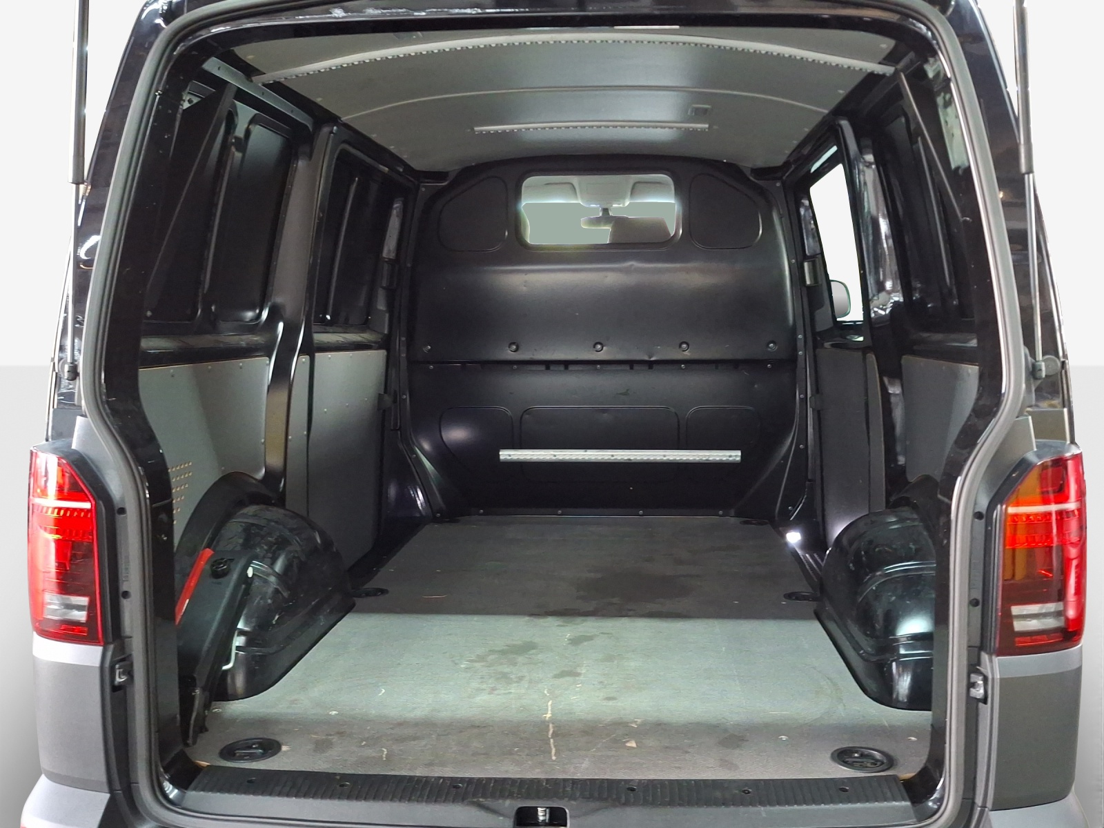 VW T6.1 2.0 TDI DSG-image-12