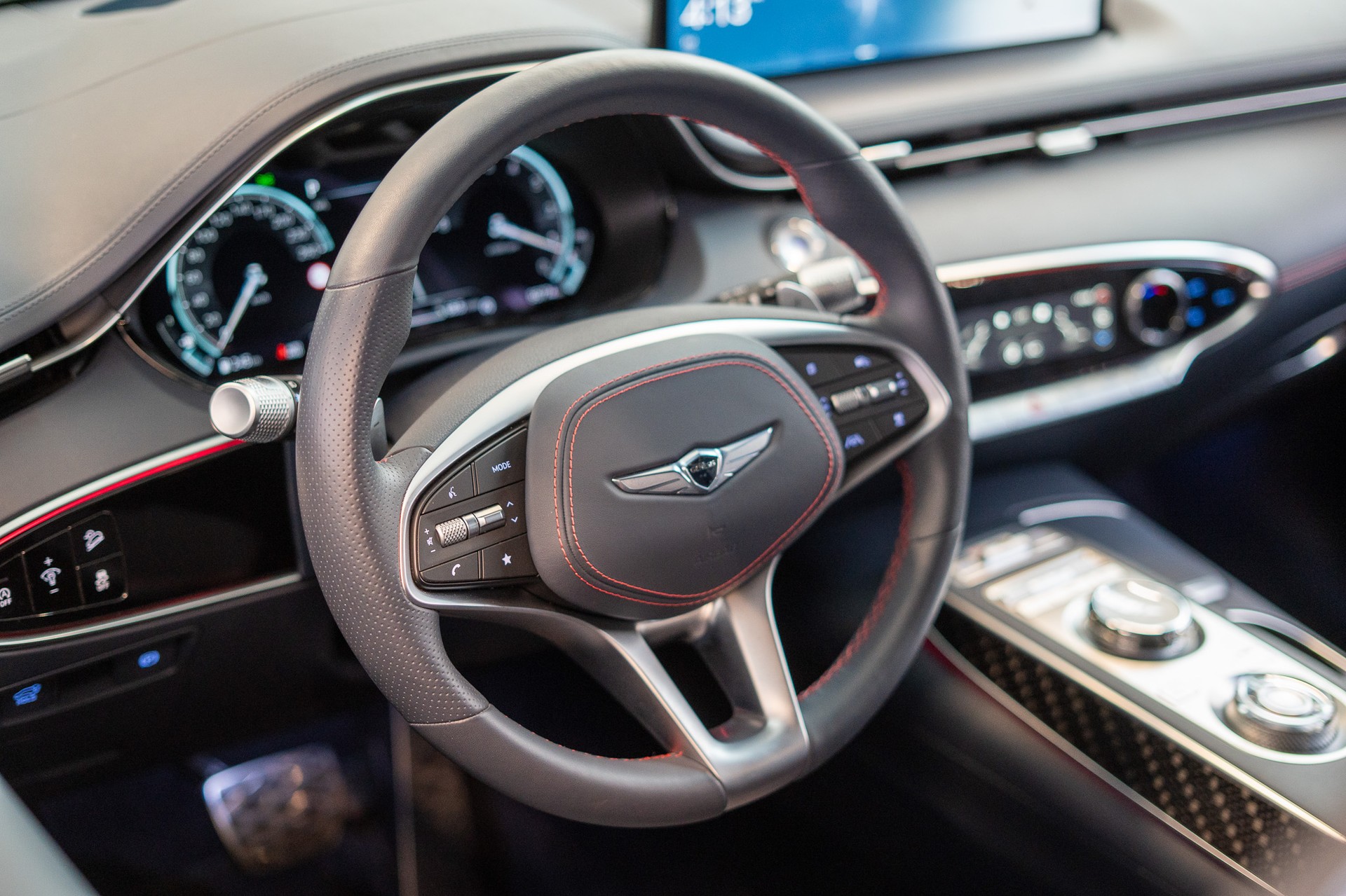 GENESIS GV70 2.5T Sport / Panorama-Glasdach / Massage-Sitze / 360°Kamera-image-11