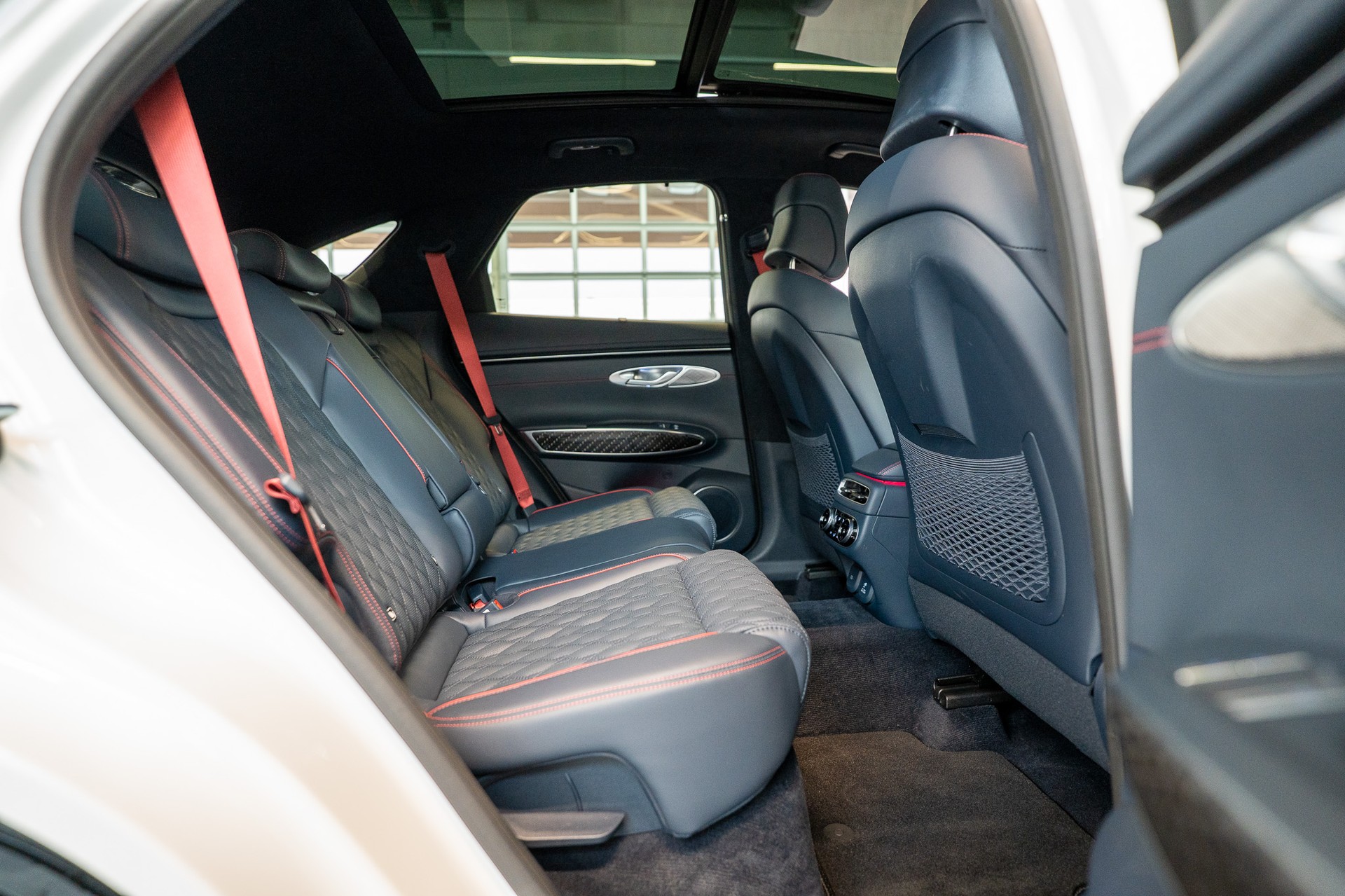 GENESIS GV70 2.5T Sport / Panorama-Glasdach / Massage-Sitze / 360°Kamera-image-15