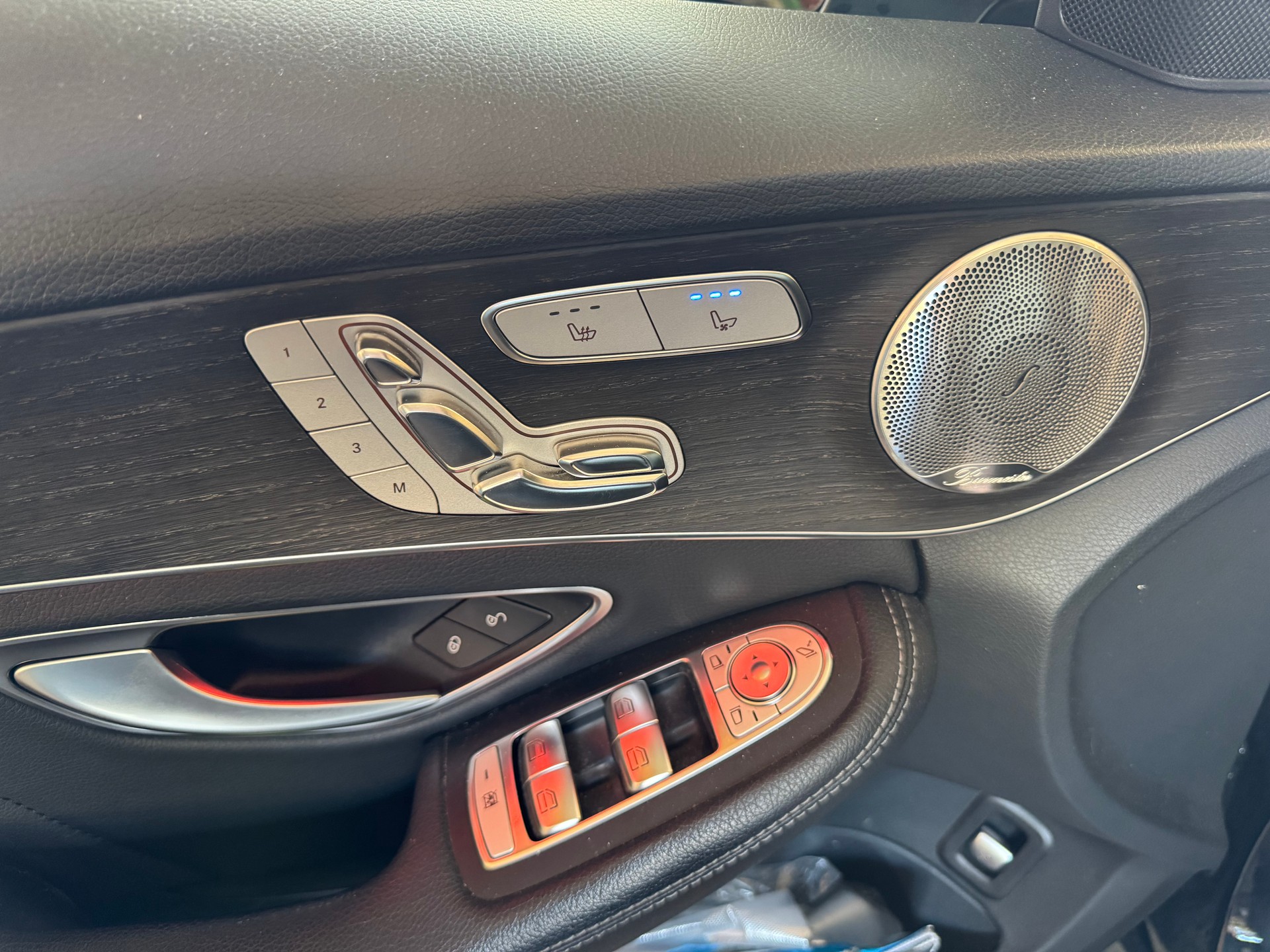 MERCEDES-BENZ C 300 d AMG Line 4matic-image-4