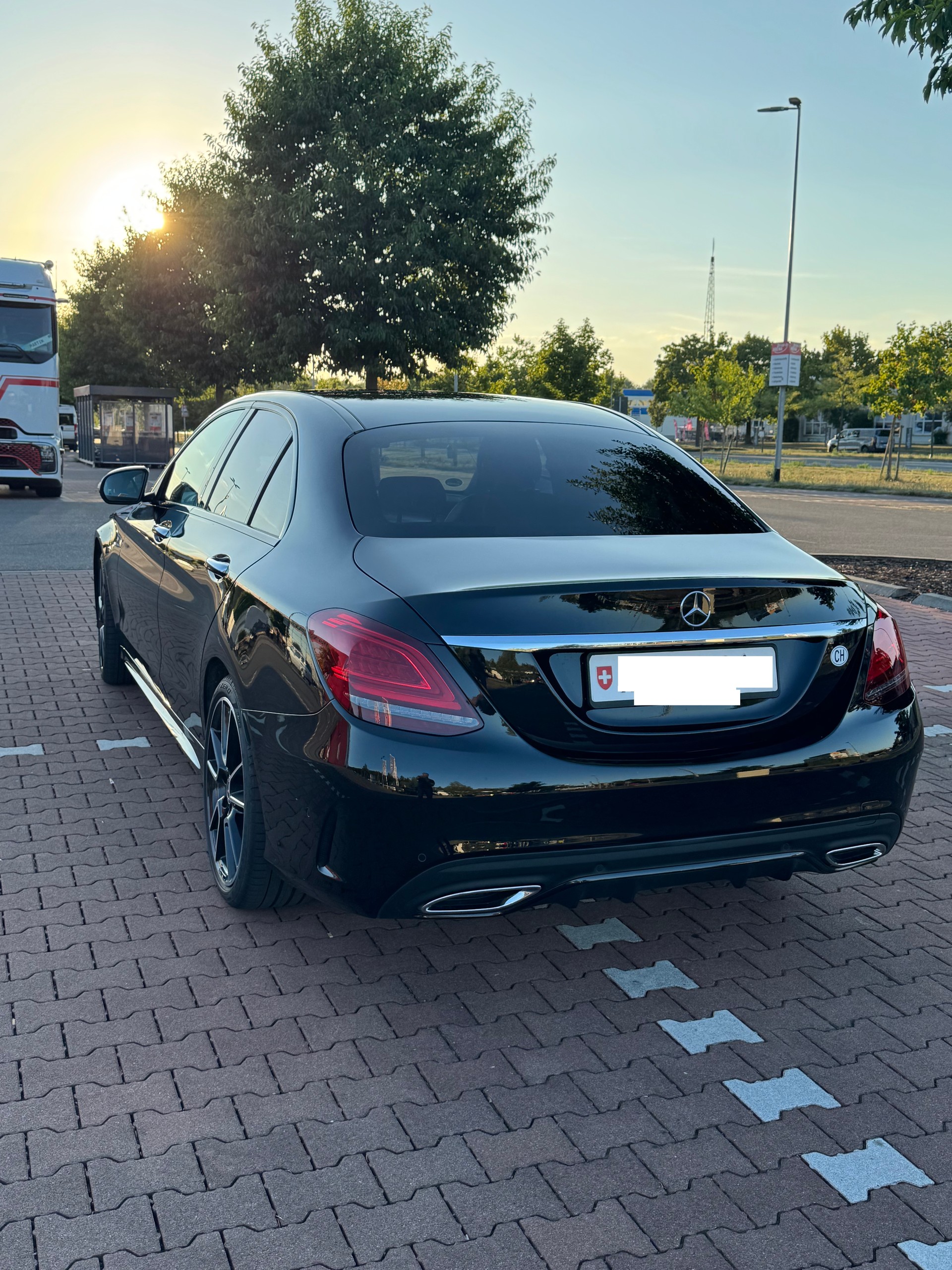 MERCEDES-BENZ C 300 d AMG Line 4matic-image-1