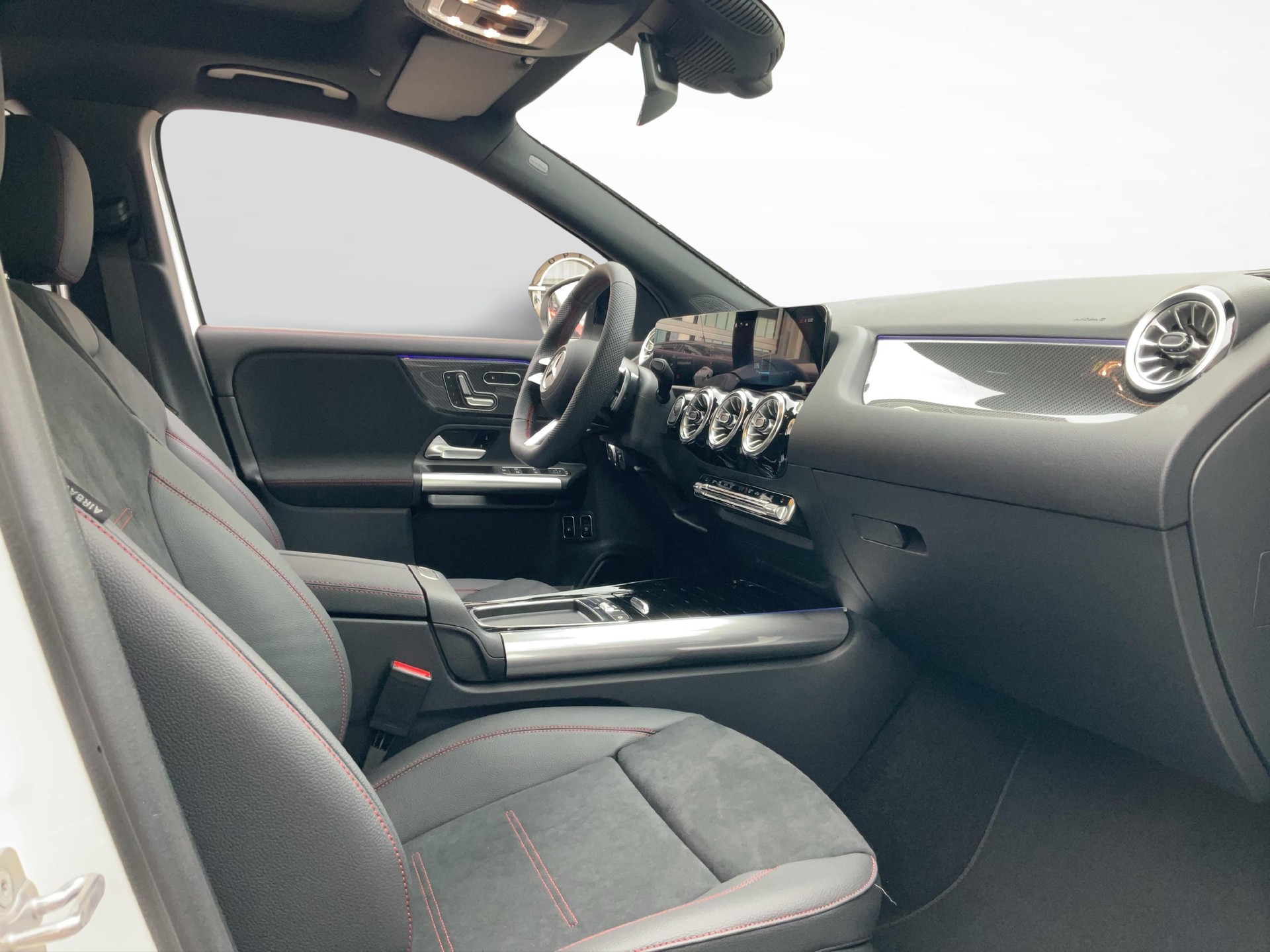 MERCEDES-BENZ GLA 250 e EQ Star AMG Line-image-5