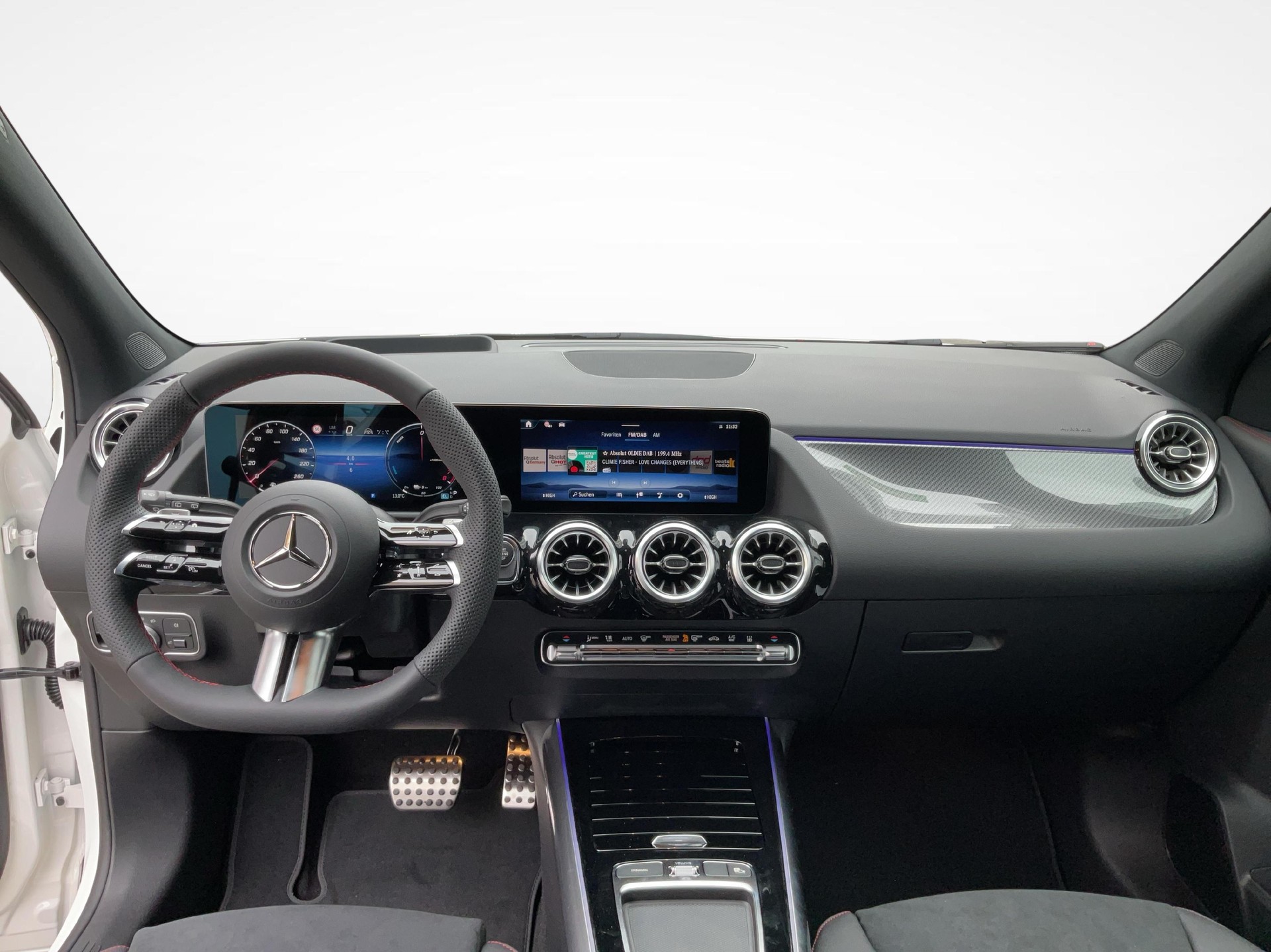 MERCEDES-BENZ GLA 250 e EQ Star AMG Line-image-4