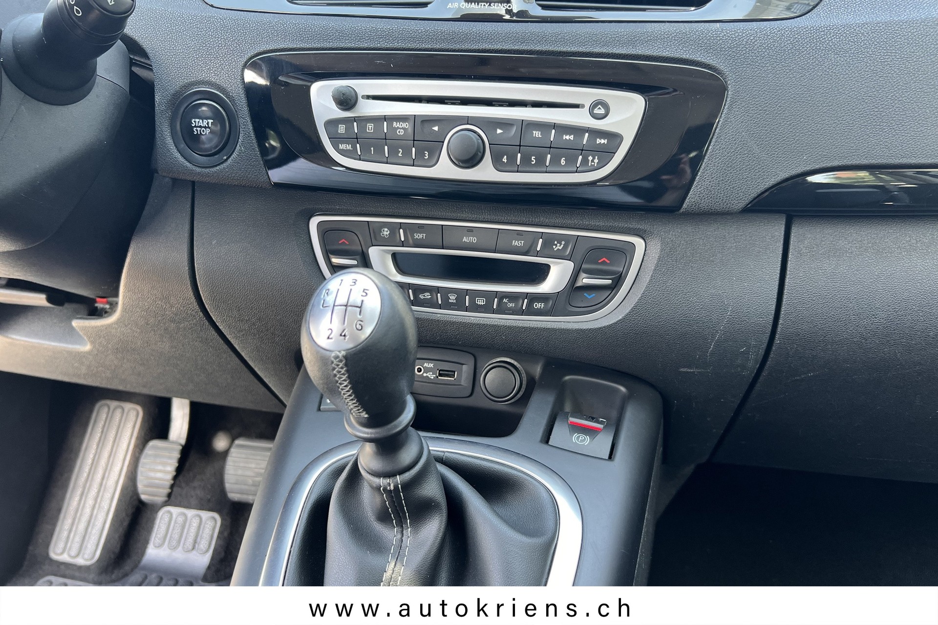 RENAULT Grand Scénic 1.4 16V Turbo Bose-image-9