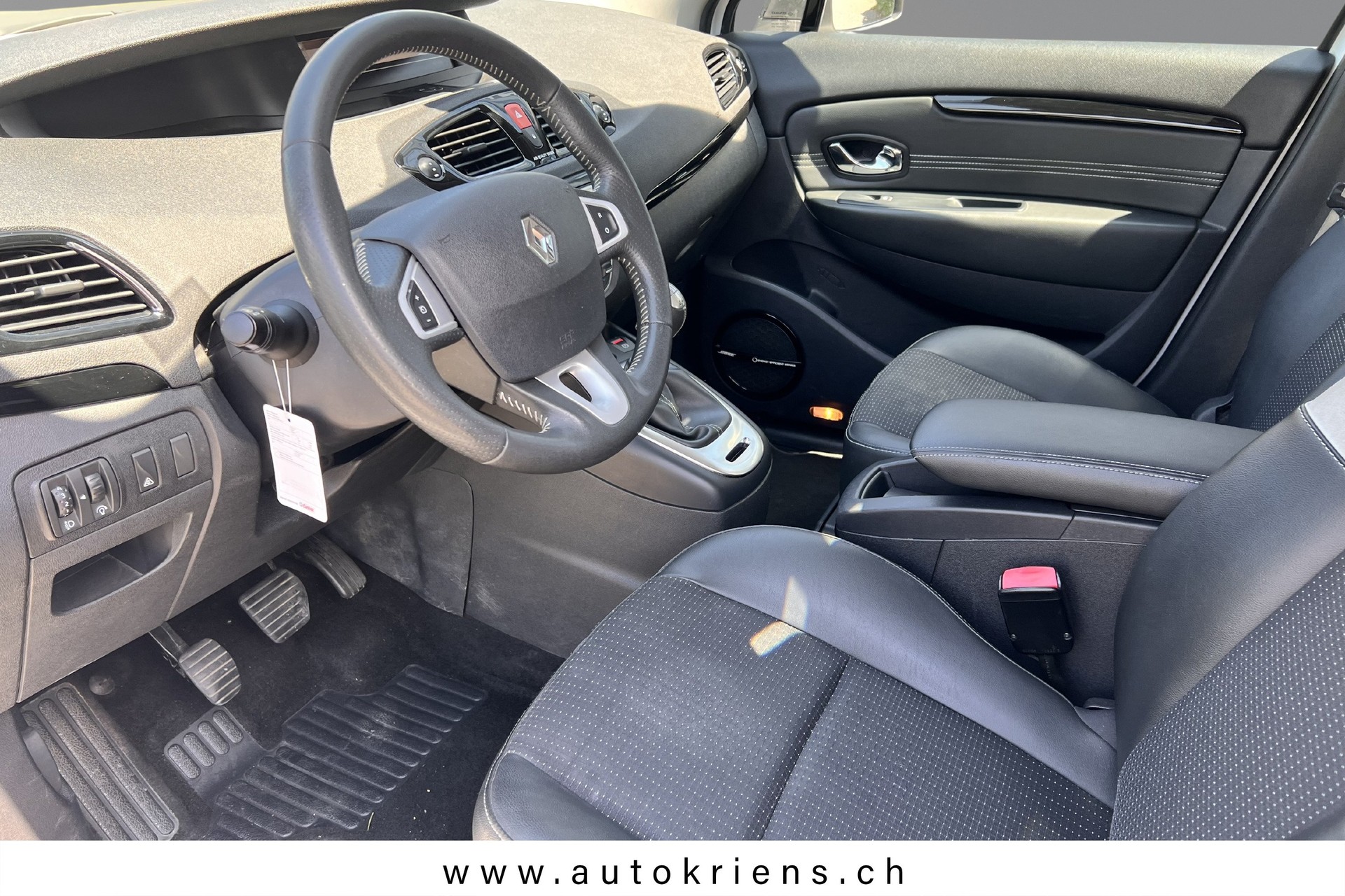 RENAULT Grand Scénic 1.4 16V Turbo Bose-image-11