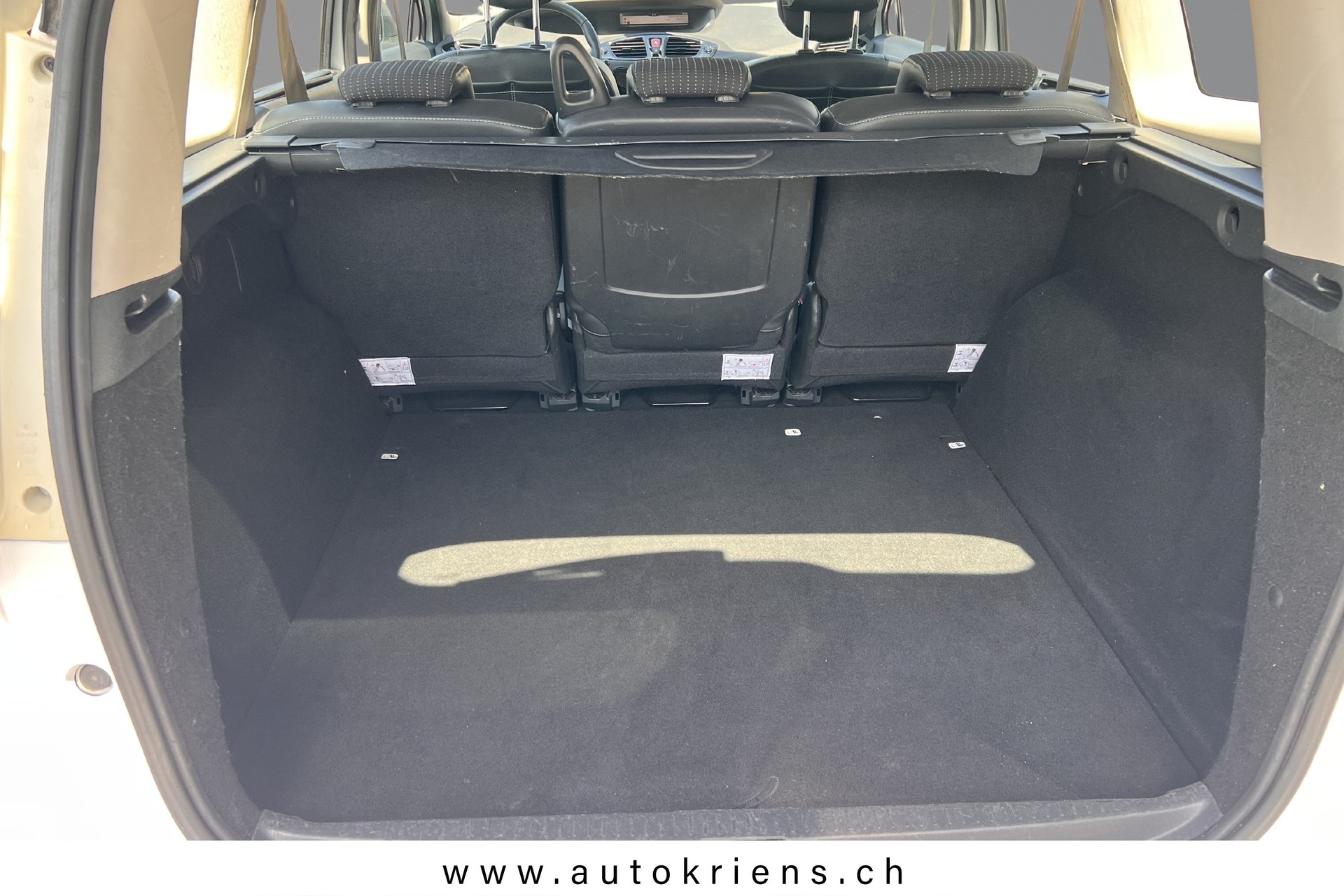 RENAULT Grand Scénic 1.4 16V Turbo Bose-image-15