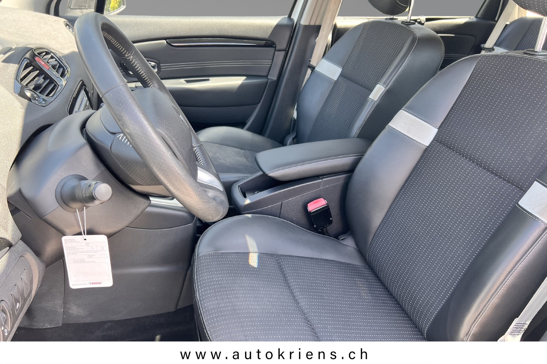 RENAULT Grand Scénic 1.4 16V Turbo Bose-image-10
