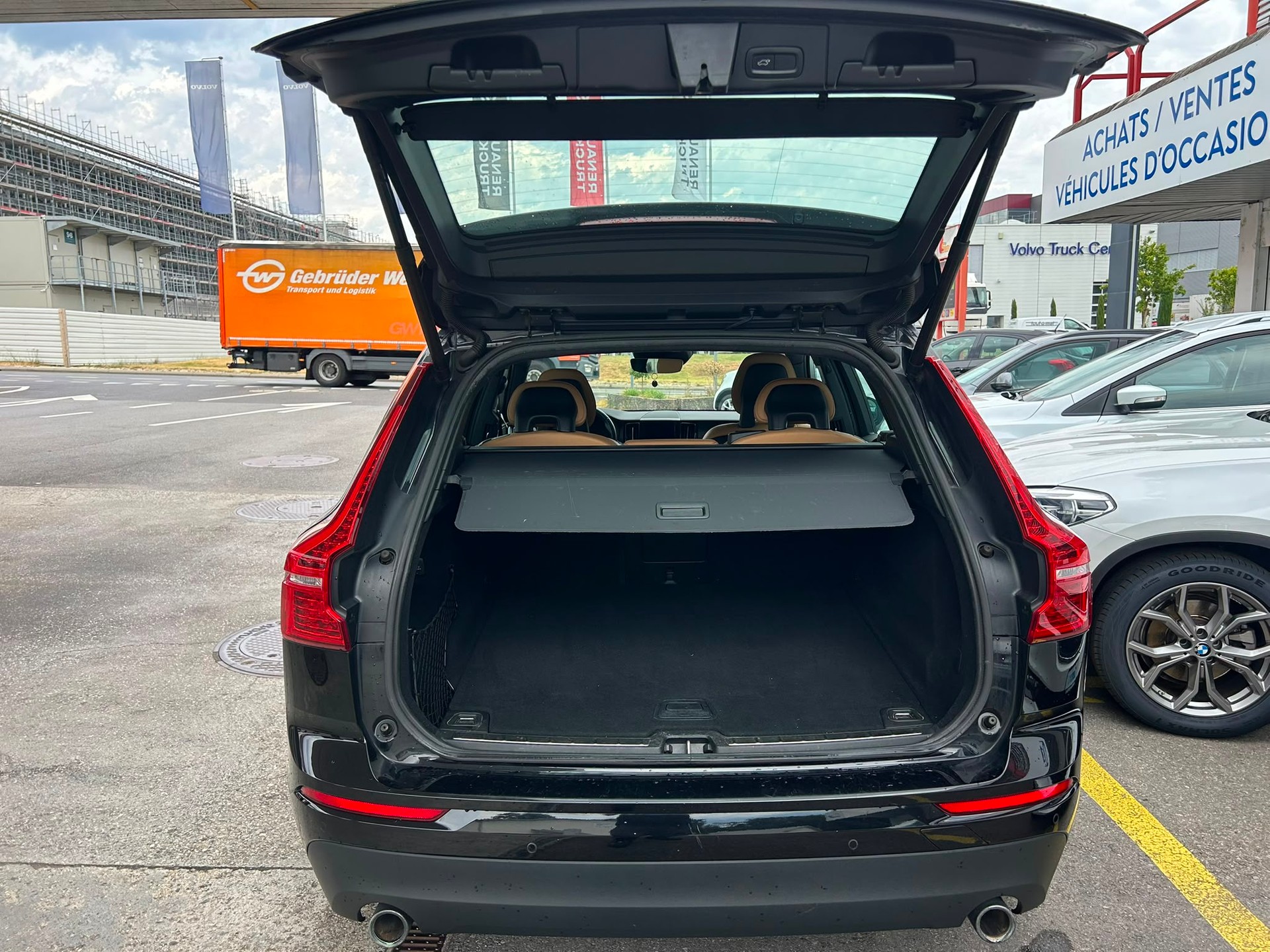 VOLVO XC60 D5 AWD Momentum Geartronic-image-13
