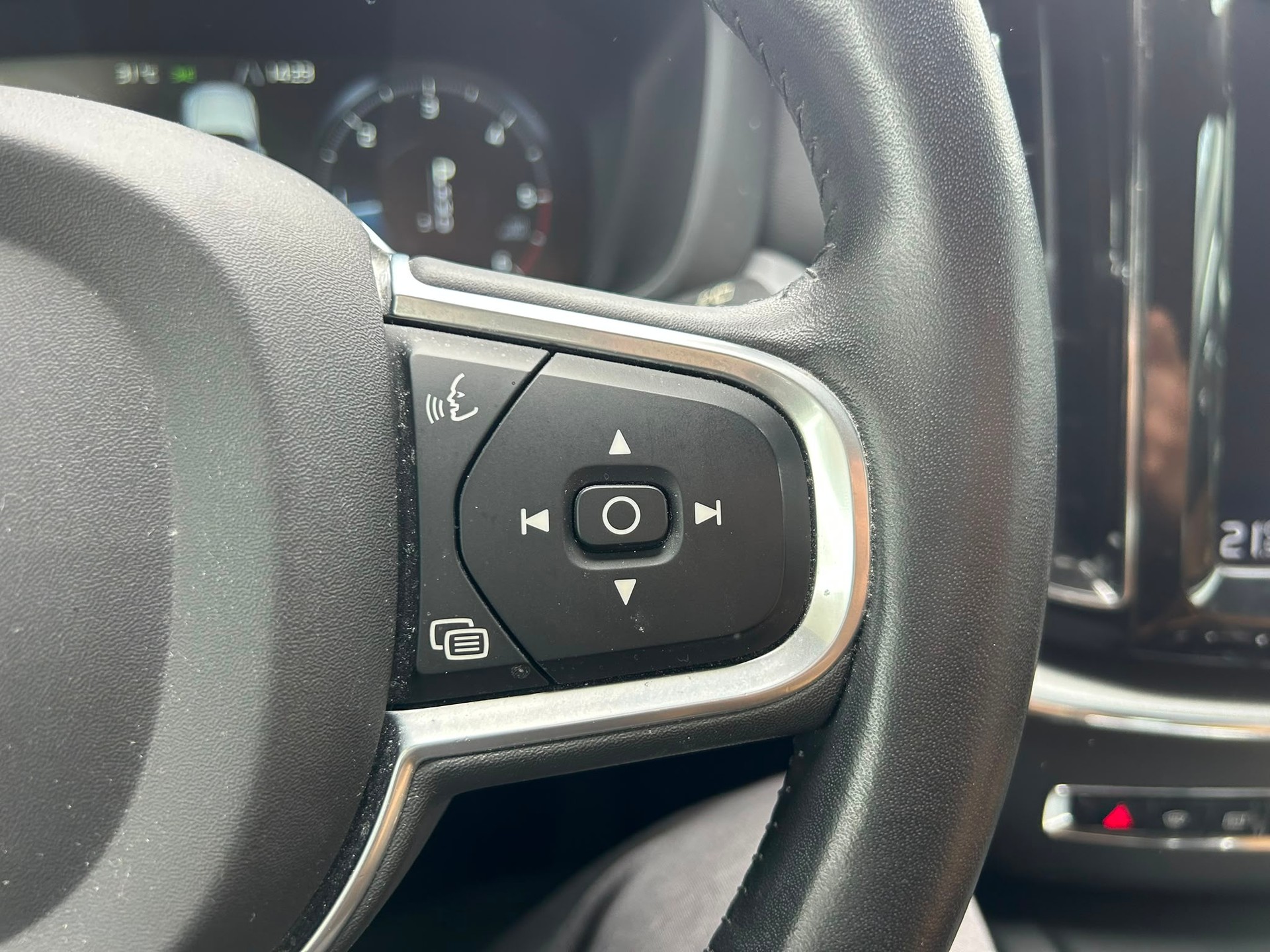 VOLVO XC60 D5 AWD Momentum Geartronic-image-7