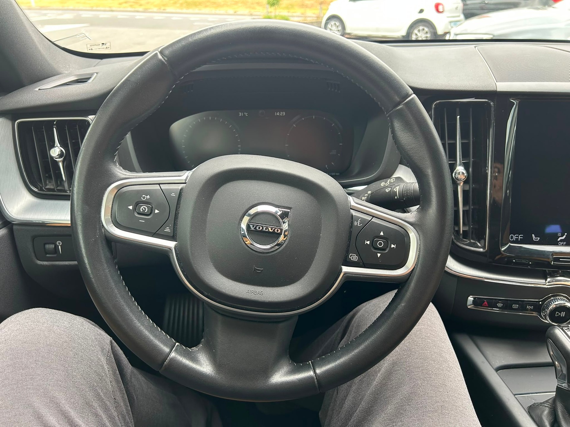VOLVO XC60 D5 AWD Momentum Geartronic-image-6