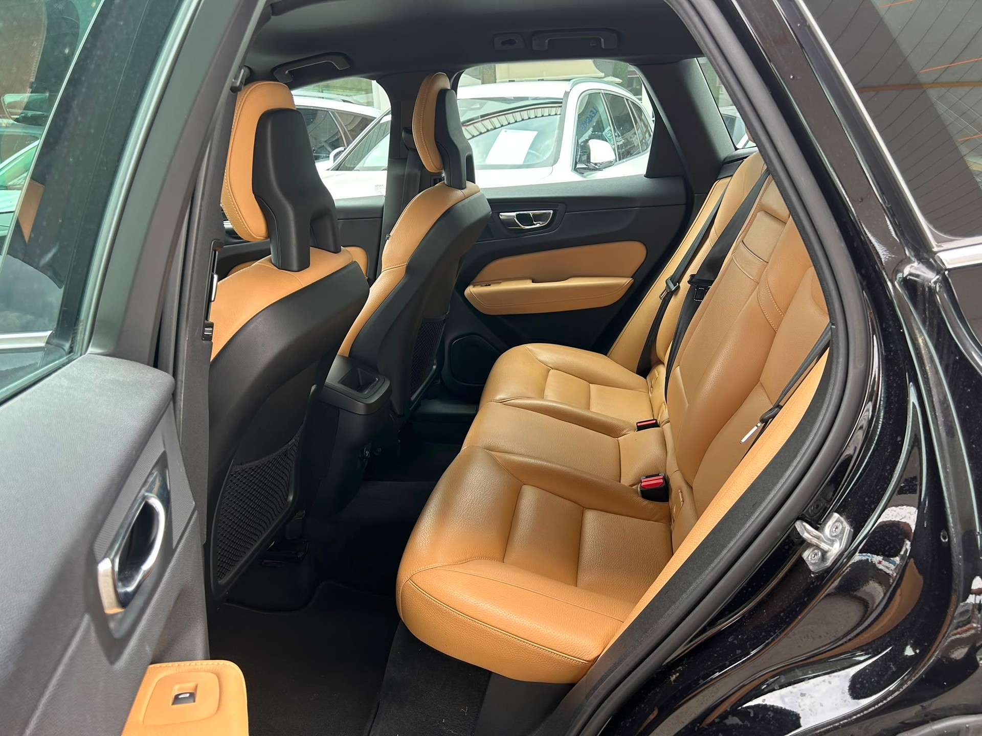 VOLVO XC60 D5 AWD Momentum Geartronic-image-12