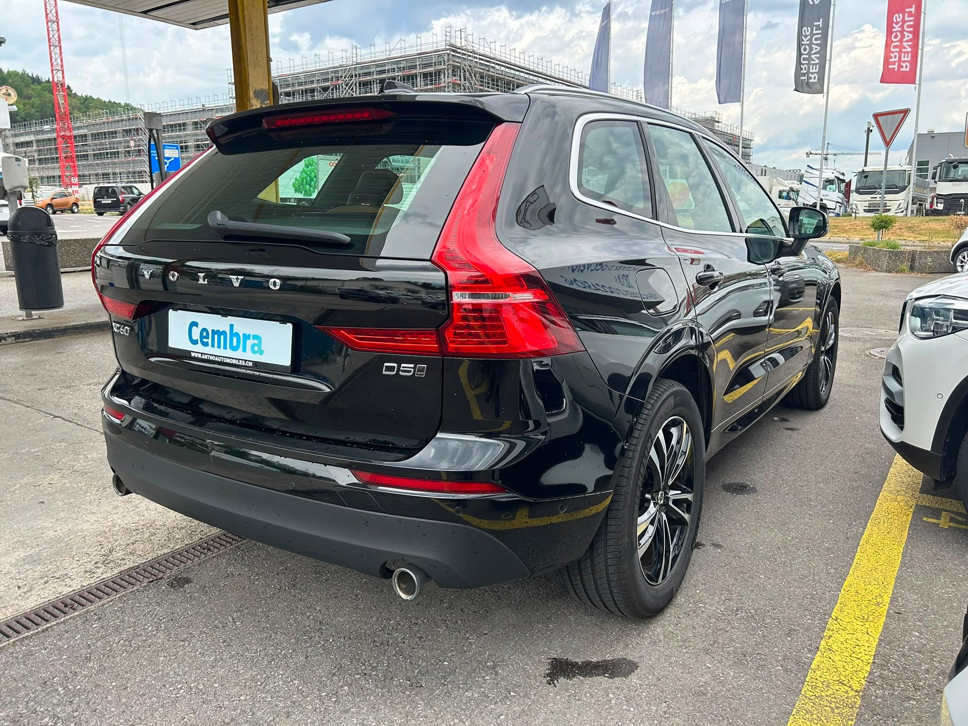 VOLVO XC60 D5 AWD Momentum Geartronic-image-2