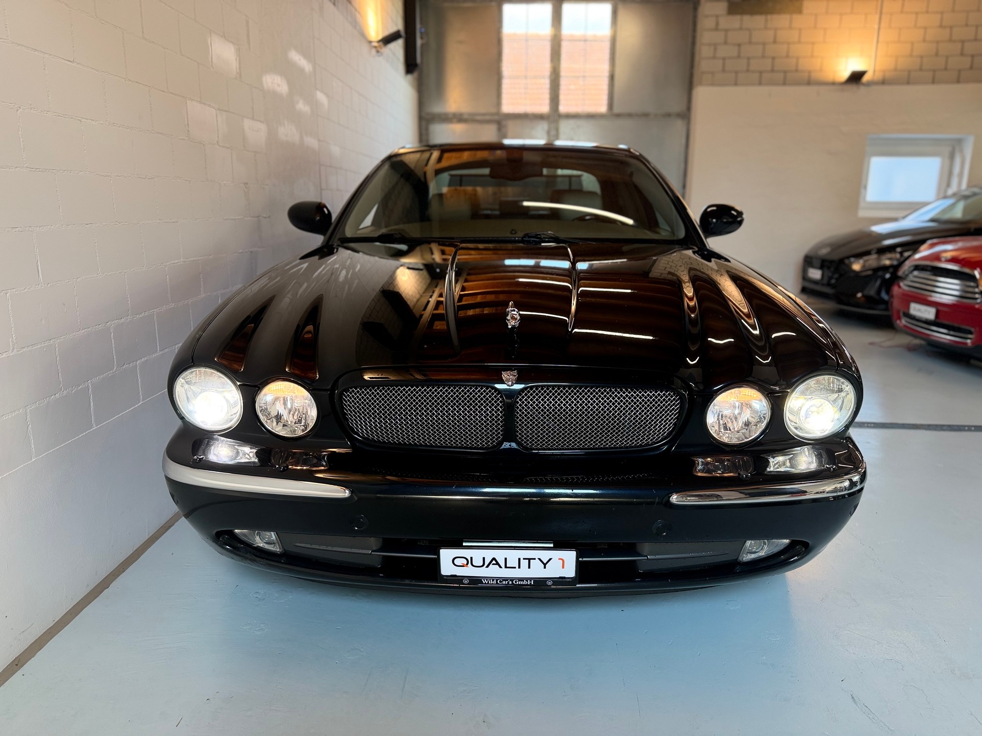 JAGUAR XJR 4.2 V8 S/C-showroom-element-1