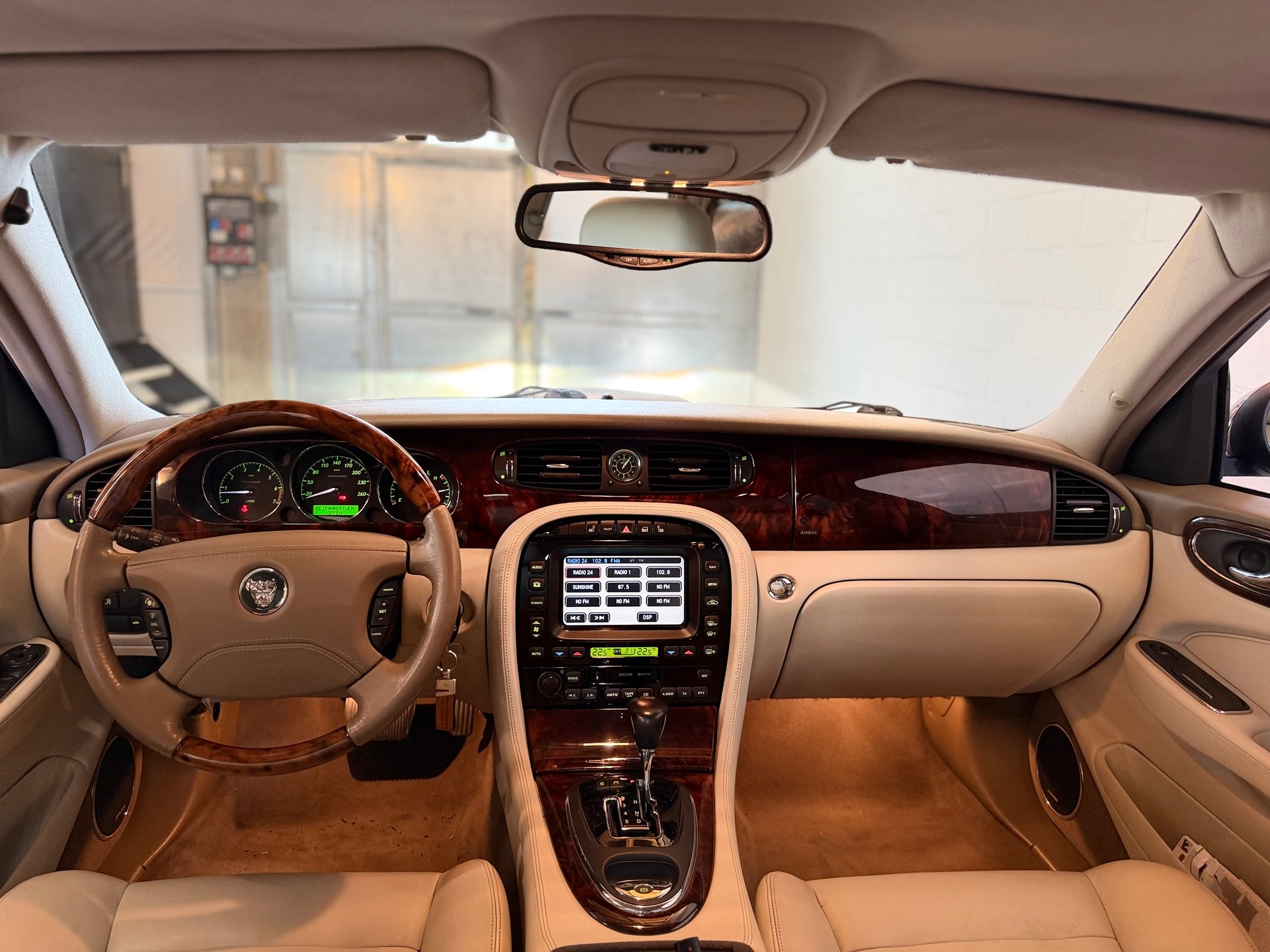 JAGUAR XJR 4.2 V8 S/C-image-10