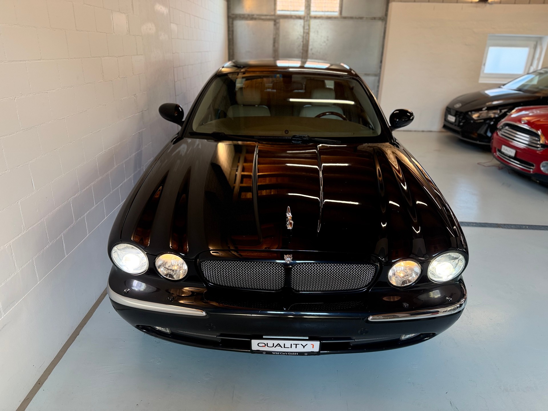 JAGUAR XJR 4.2 V8 S/C-showroom-element-2
