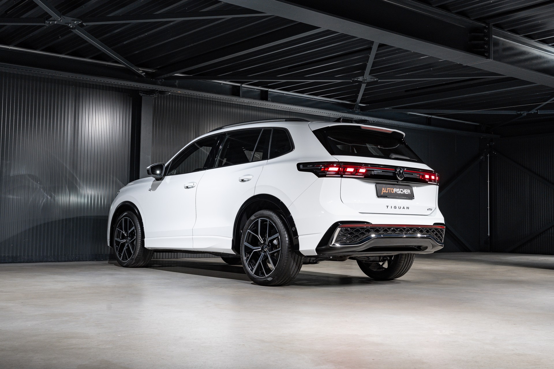 VW Tiguan 1.5 eTSI DSG R-Line-image-8