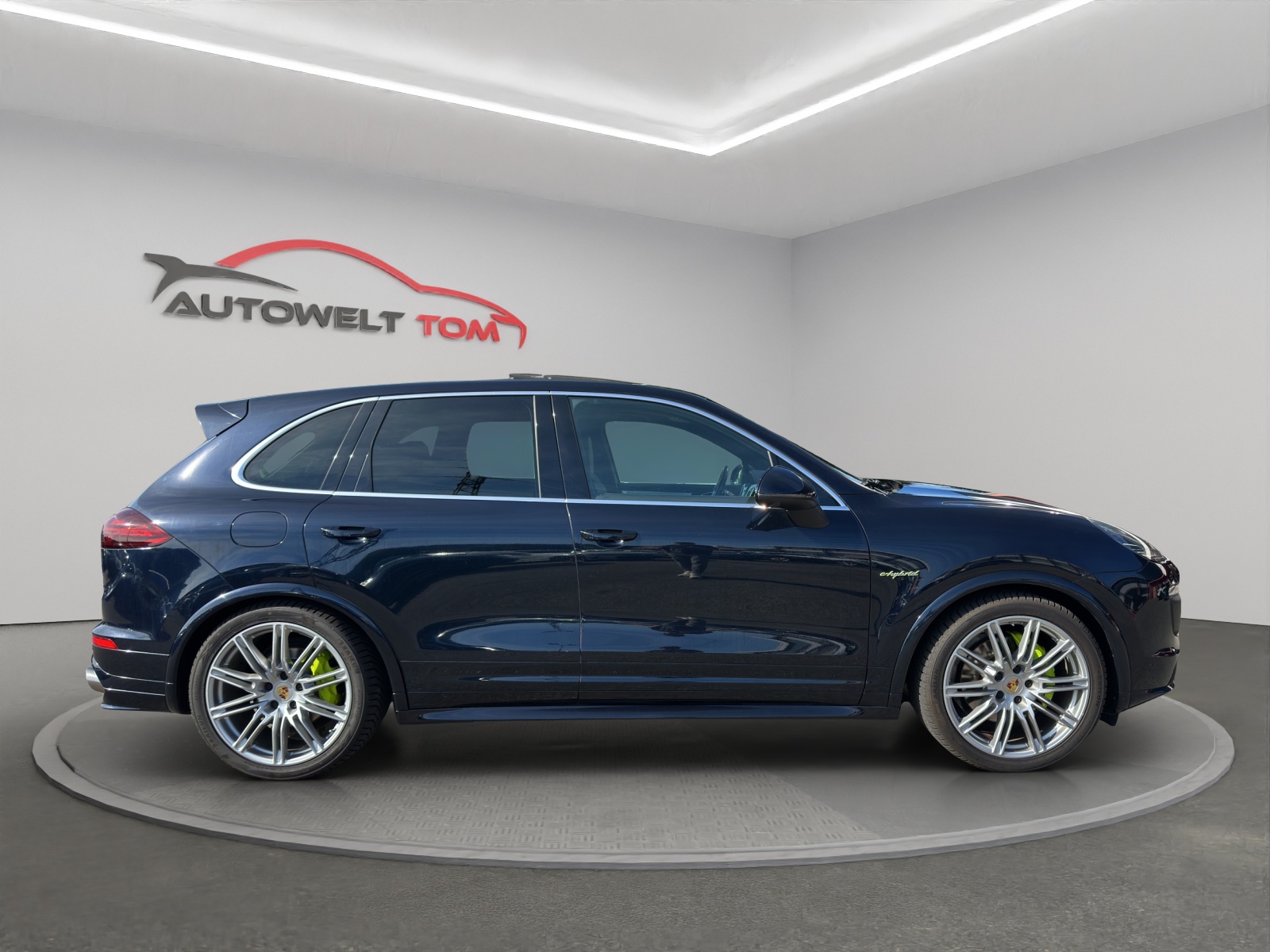 PORSCHE Cayenne S E-Hybrid-image-5