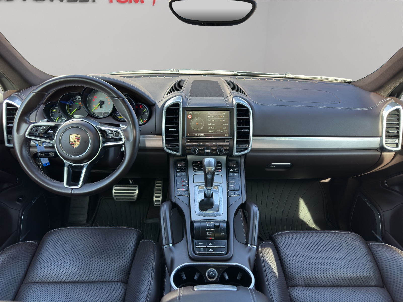 PORSCHE Cayenne S E-Hybrid-image-10