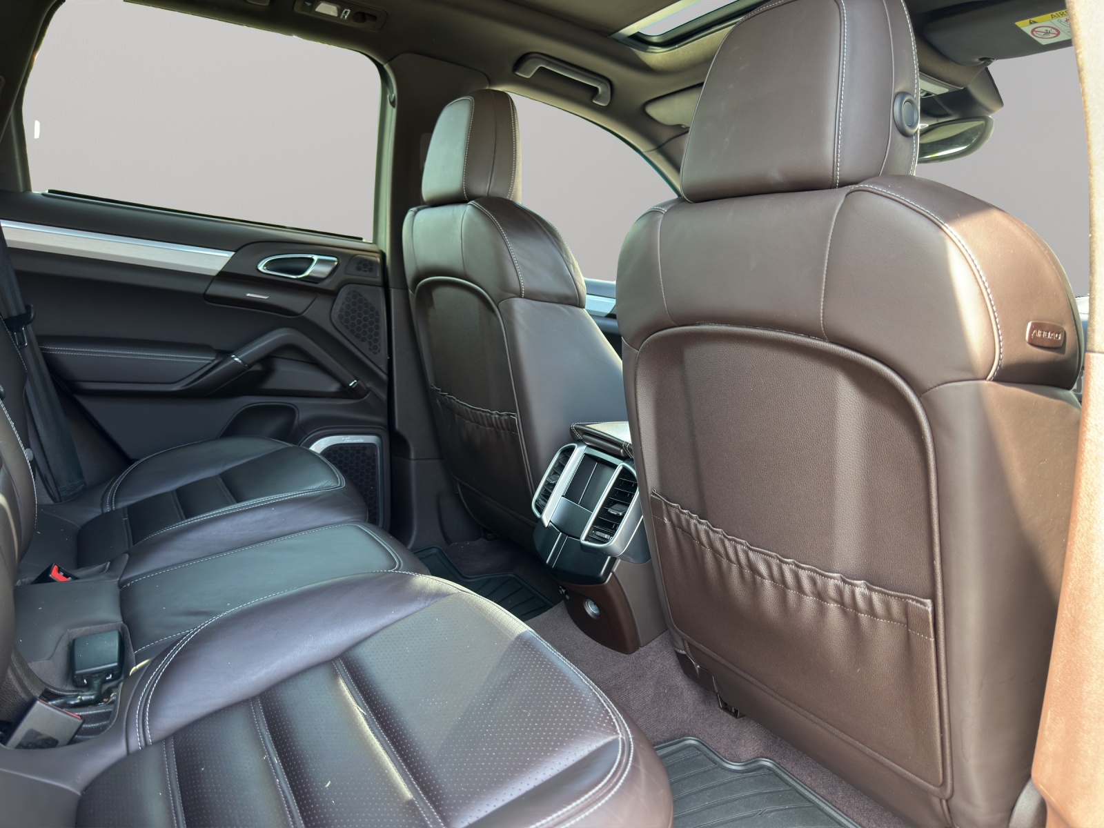 PORSCHE Cayenne S E-Hybrid-image-13