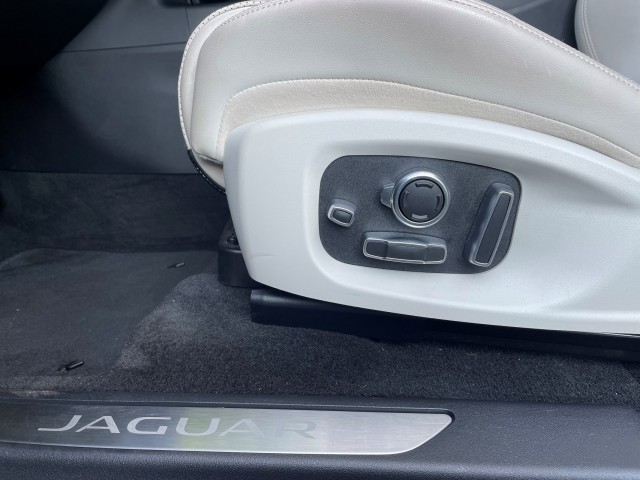 JAGUAR P250 AWD HSE-image-6