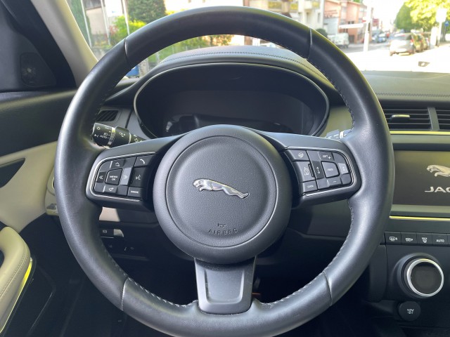JAGUAR P250 AWD HSE-image-9