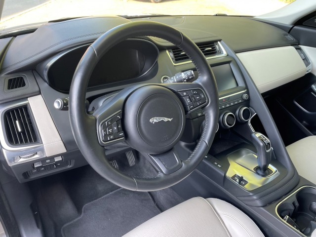 JAGUAR P250 AWD HSE-image-10