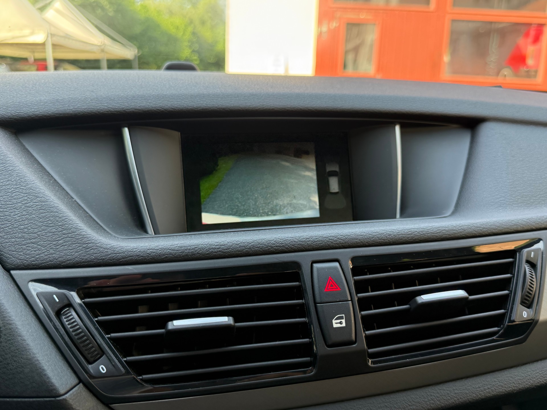 BMW X1 xDrive 28i xLine-image-12