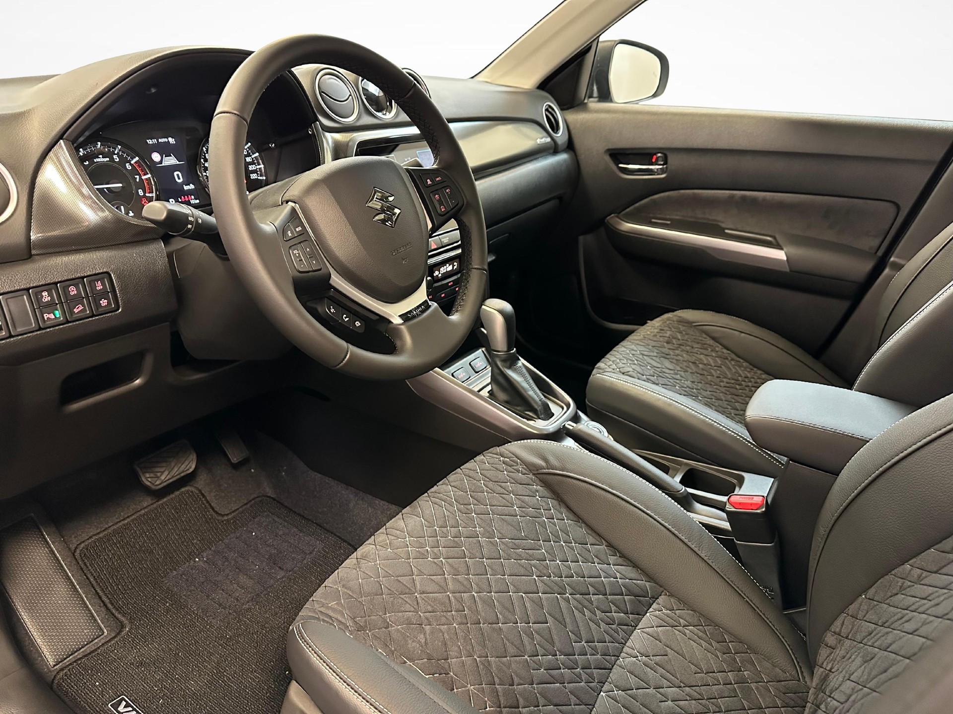 SUZUKI Vitara 1.4 T Sakura Top Hybrid 4x4-image-3