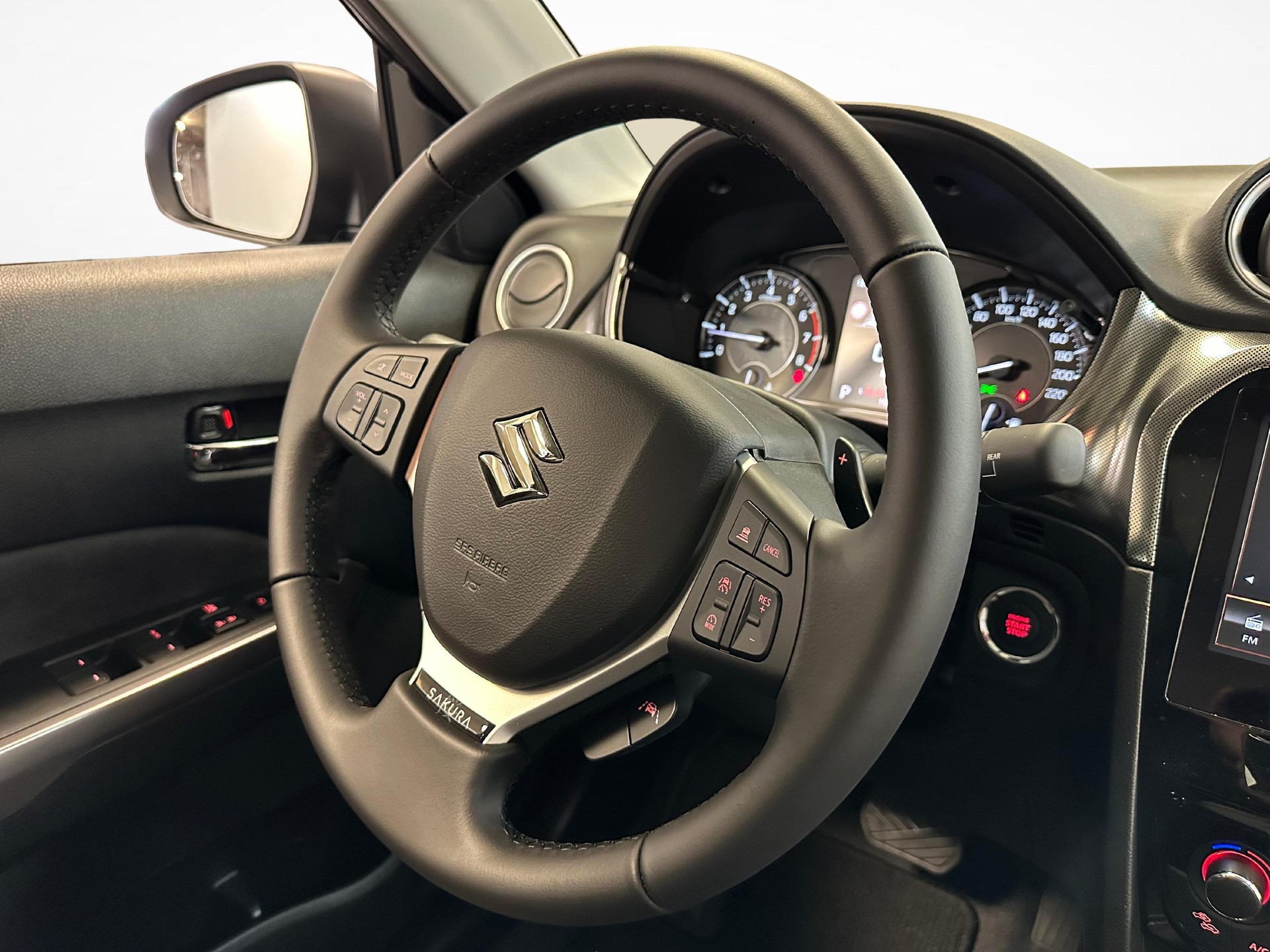 SUZUKI Vitara 1.4 T Sakura Top Hybrid 4x4-image-6