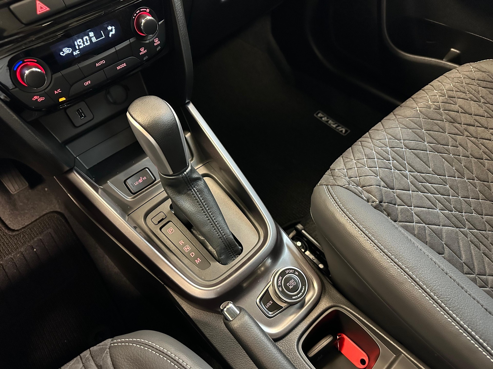 SUZUKI Vitara 1.4 T Sakura Top Hybrid 4x4-image-8