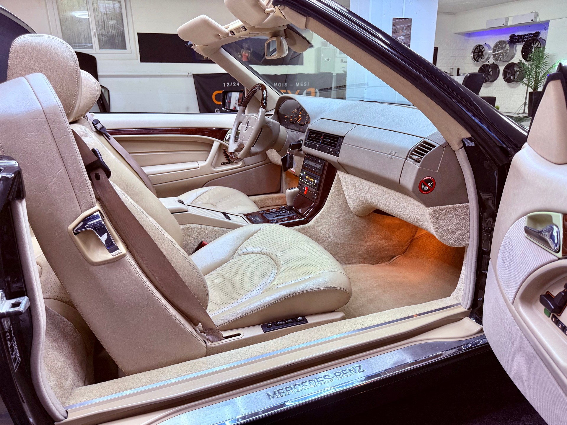 MERCEDES-BENZ SL 320 Automatic-image-19