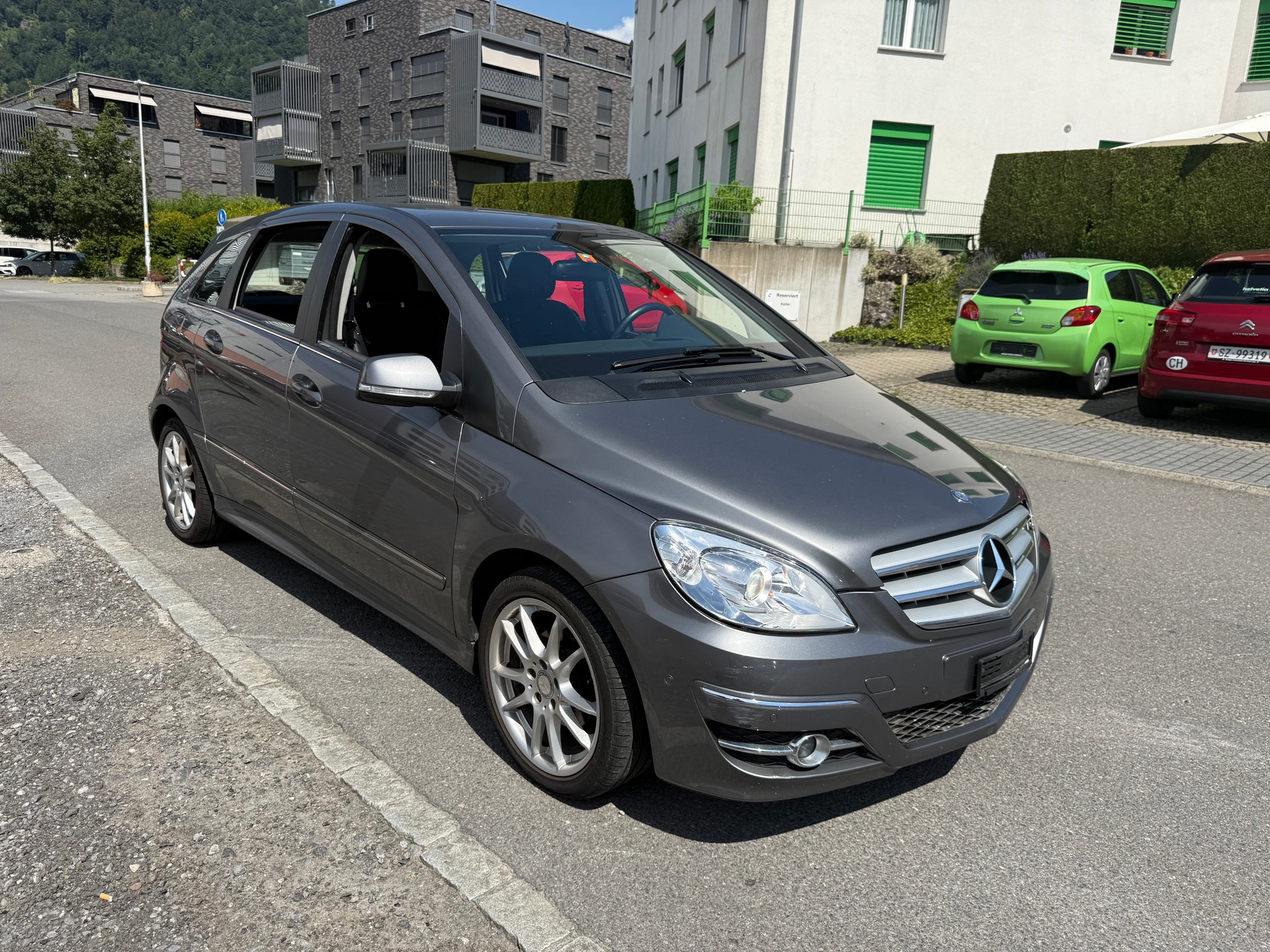 MERCEDES-BENZ B 180 Selection Autotronic-image-1