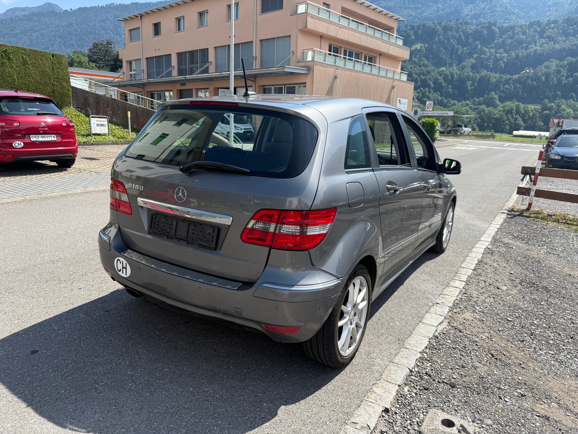 MERCEDES-BENZ B 180 Selection Autotronic-image-3