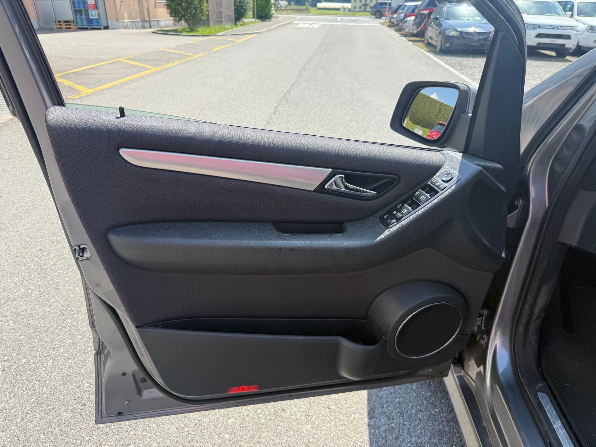 MERCEDES-BENZ B 180 Selection Autotronic-image-10