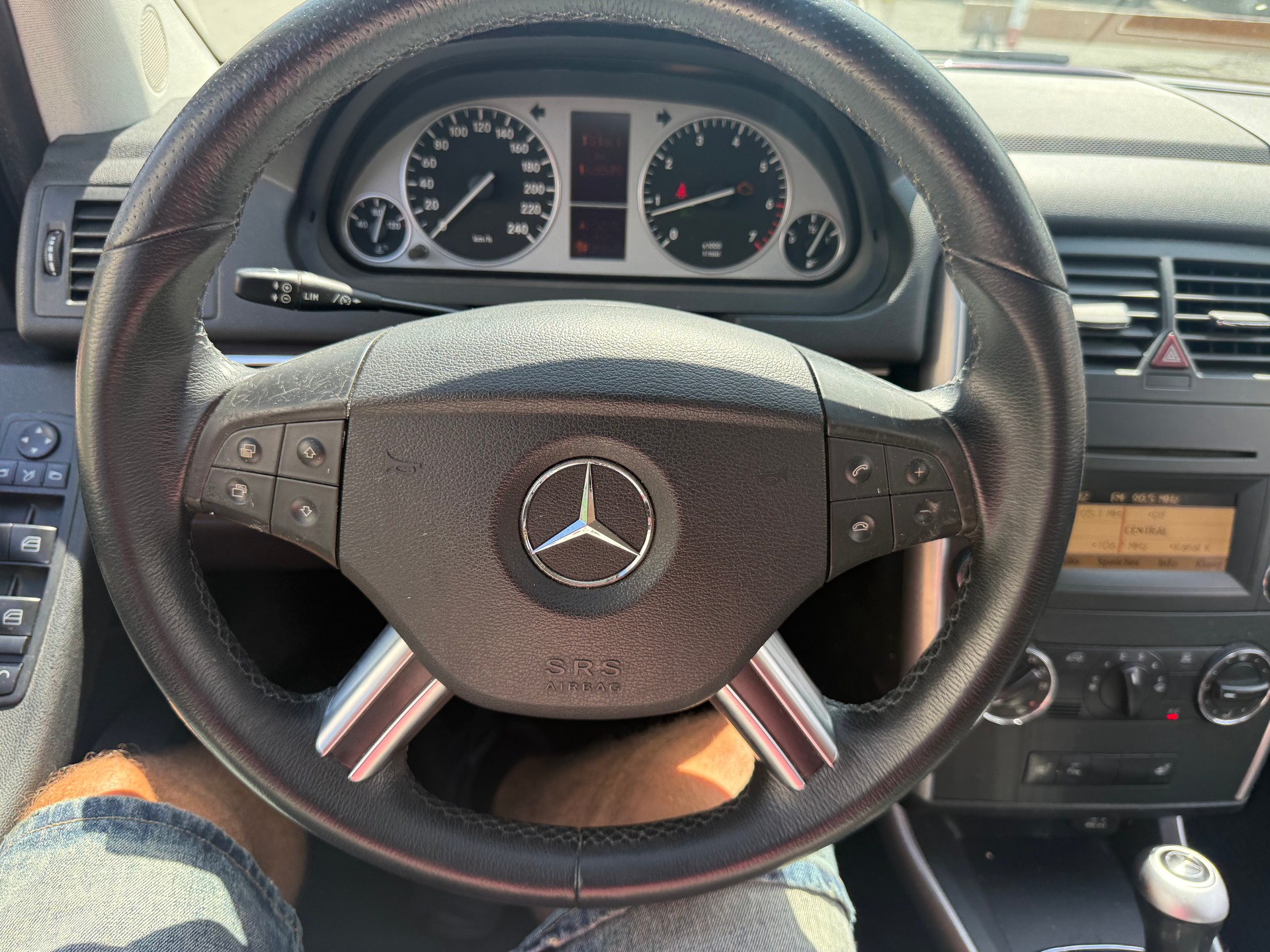 MERCEDES-BENZ B 180 Selection Autotronic-image-9