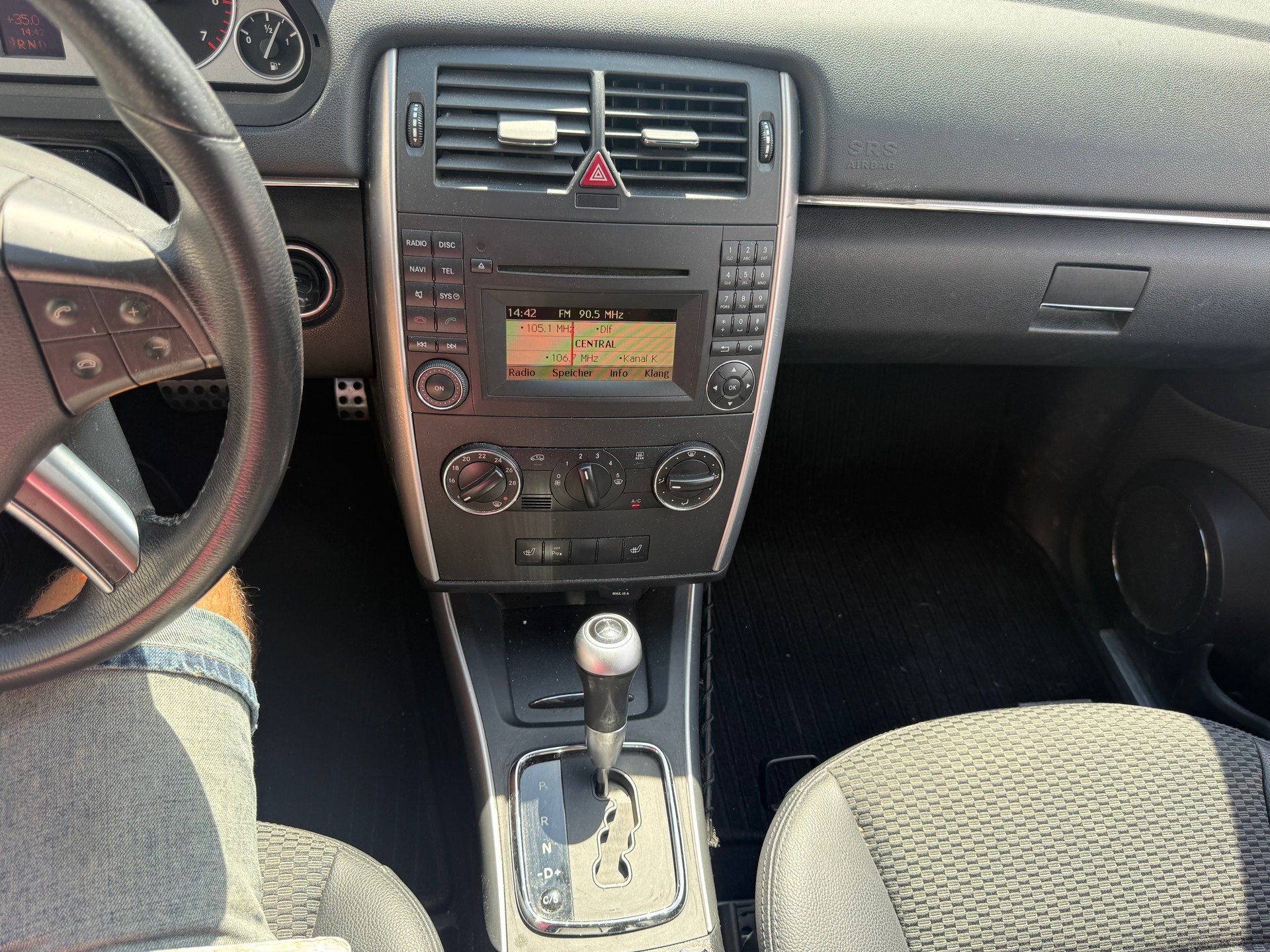 MERCEDES-BENZ B 180 Selection Autotronic-image-7