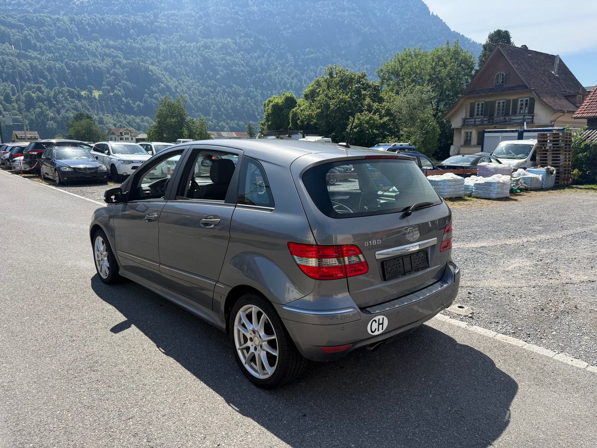 MERCEDES-BENZ B 180 Selection Autotronic-image-2