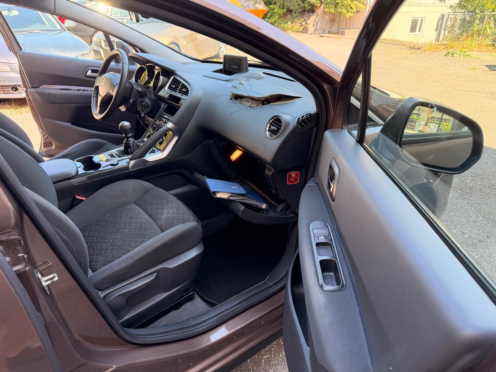 PEUGEOT 3008 1.6 16V T Active-image-11