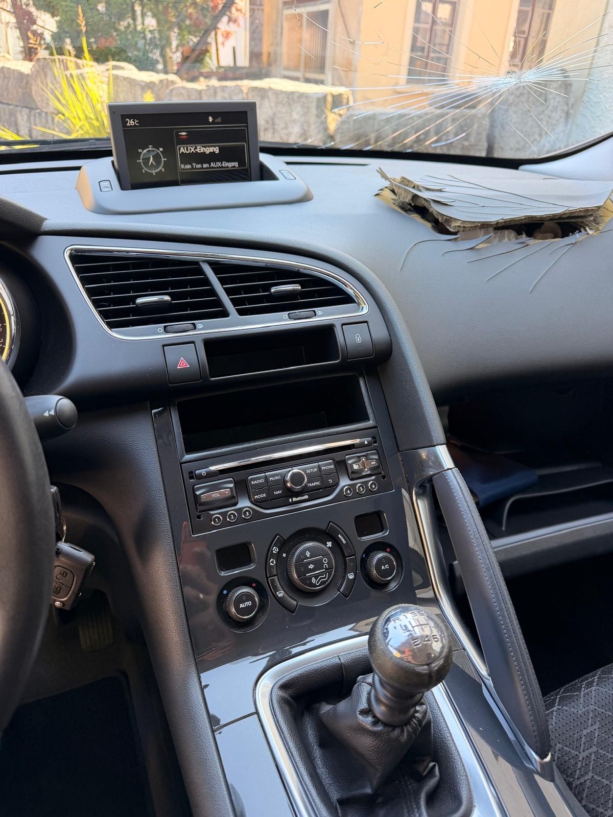 PEUGEOT 3008 1.6 16V T Active-image-13