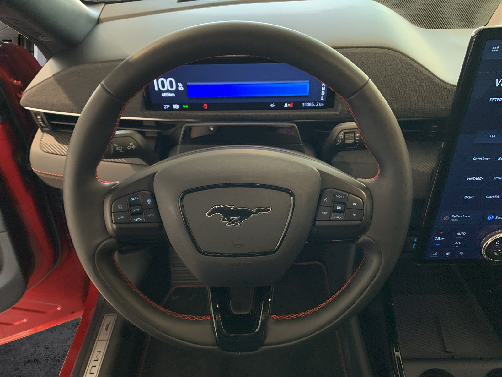 FORD Mustang Mach-E Premium AWD-image-8