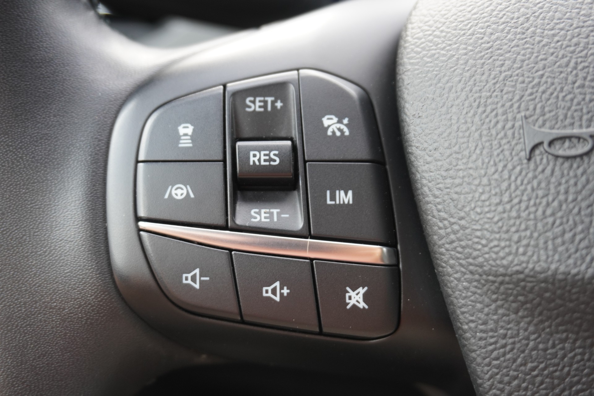 FORD Focus 1.0 MHEV Titanium X Automat-image-27
