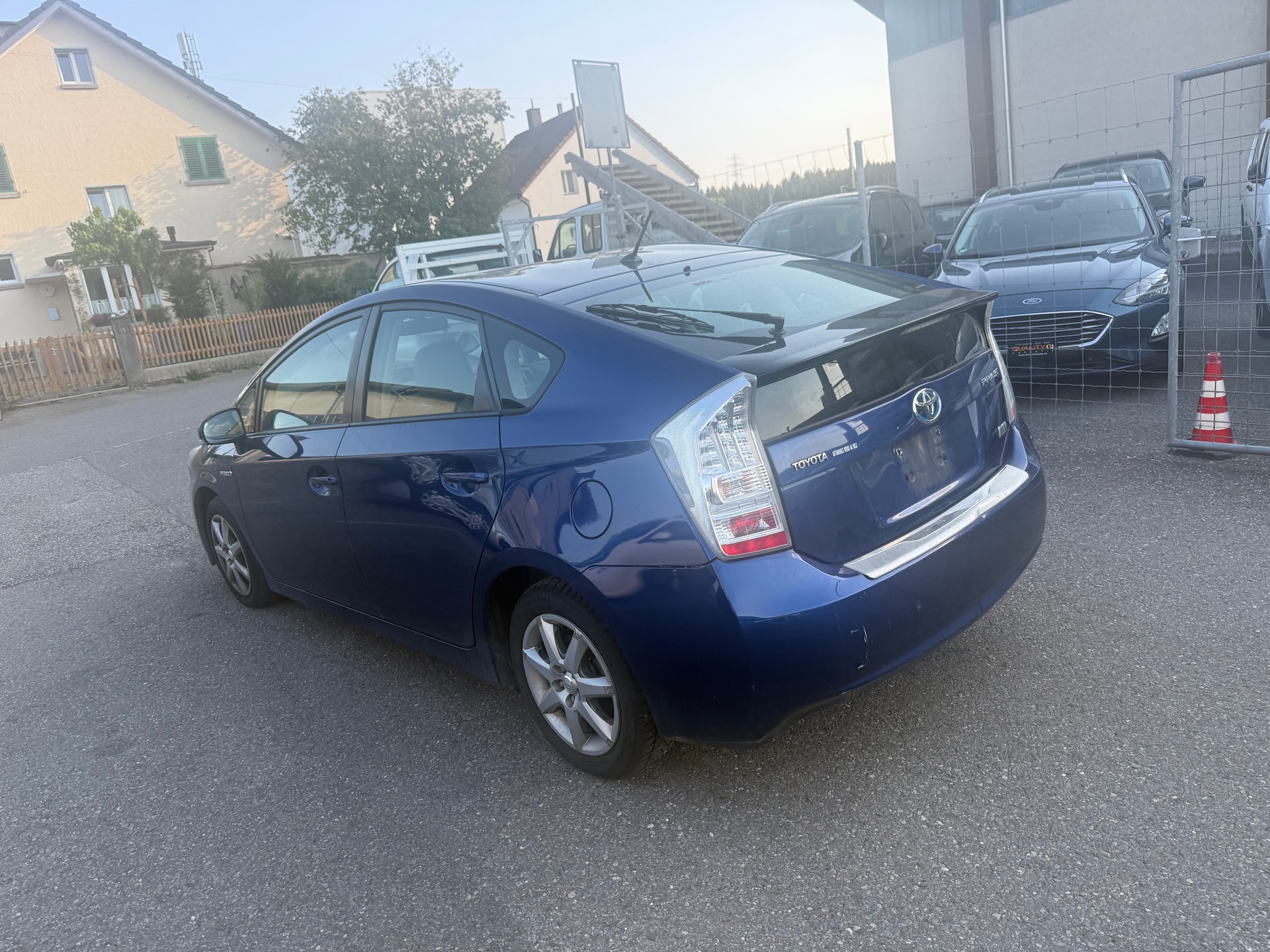 TOYOTA Prius 1.8 16V HSD Luna-image-3