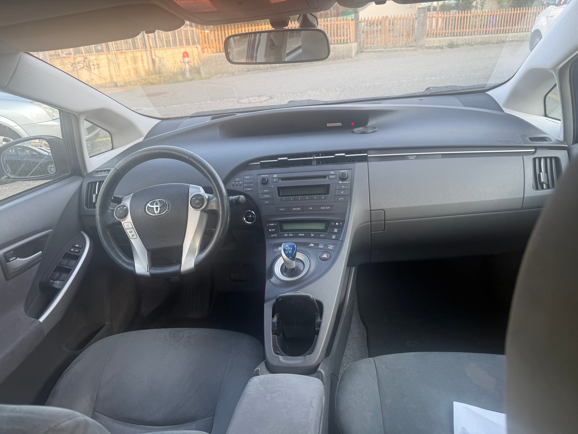 TOYOTA Prius 1.8 16V HSD Luna-image-8