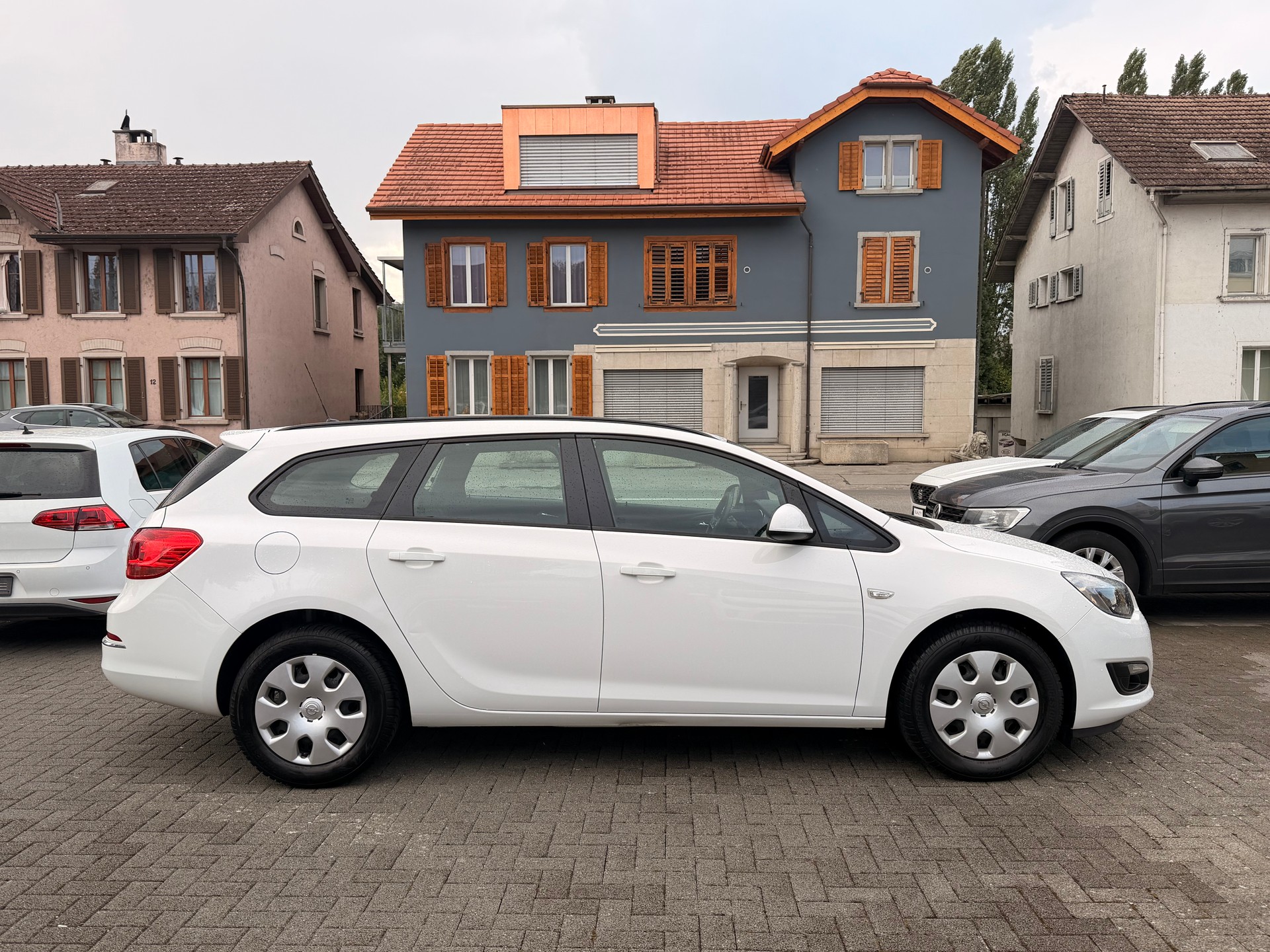 OPEL Astra SportsTourer 1.4i 16V Turbo Drive-image-2
