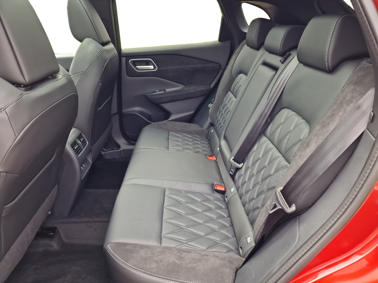 NISSAN Qashqai 1.3 DIG-T MHEV Tekna+ 4x4 Panorama-image-24