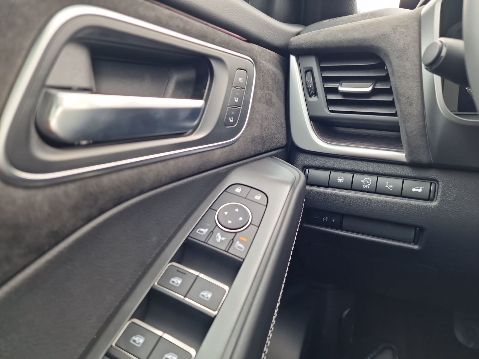 NISSAN Qashqai 1.3 DIG-T MHEV Tekna+ 4x4 Panorama-image-14