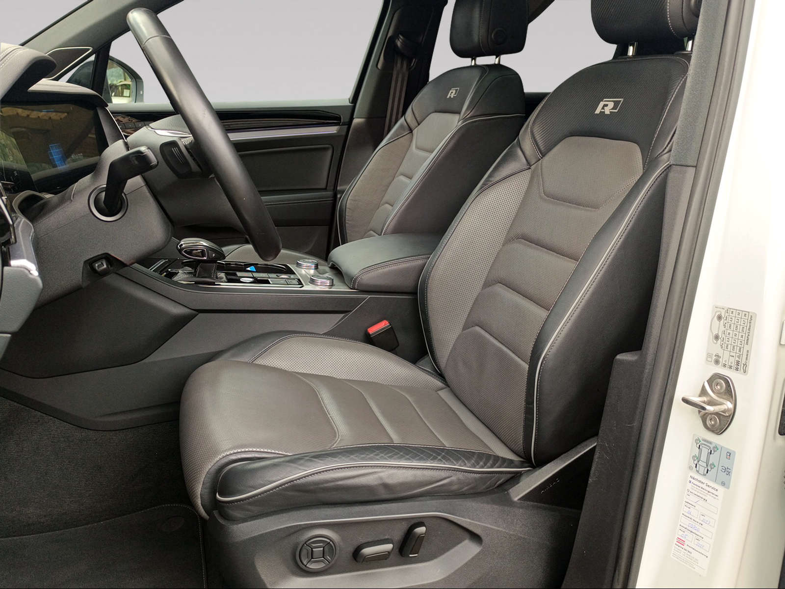 VW Touareg R-Line 3.0TDI 286PS Allrad / Top Ausstattung-image-7