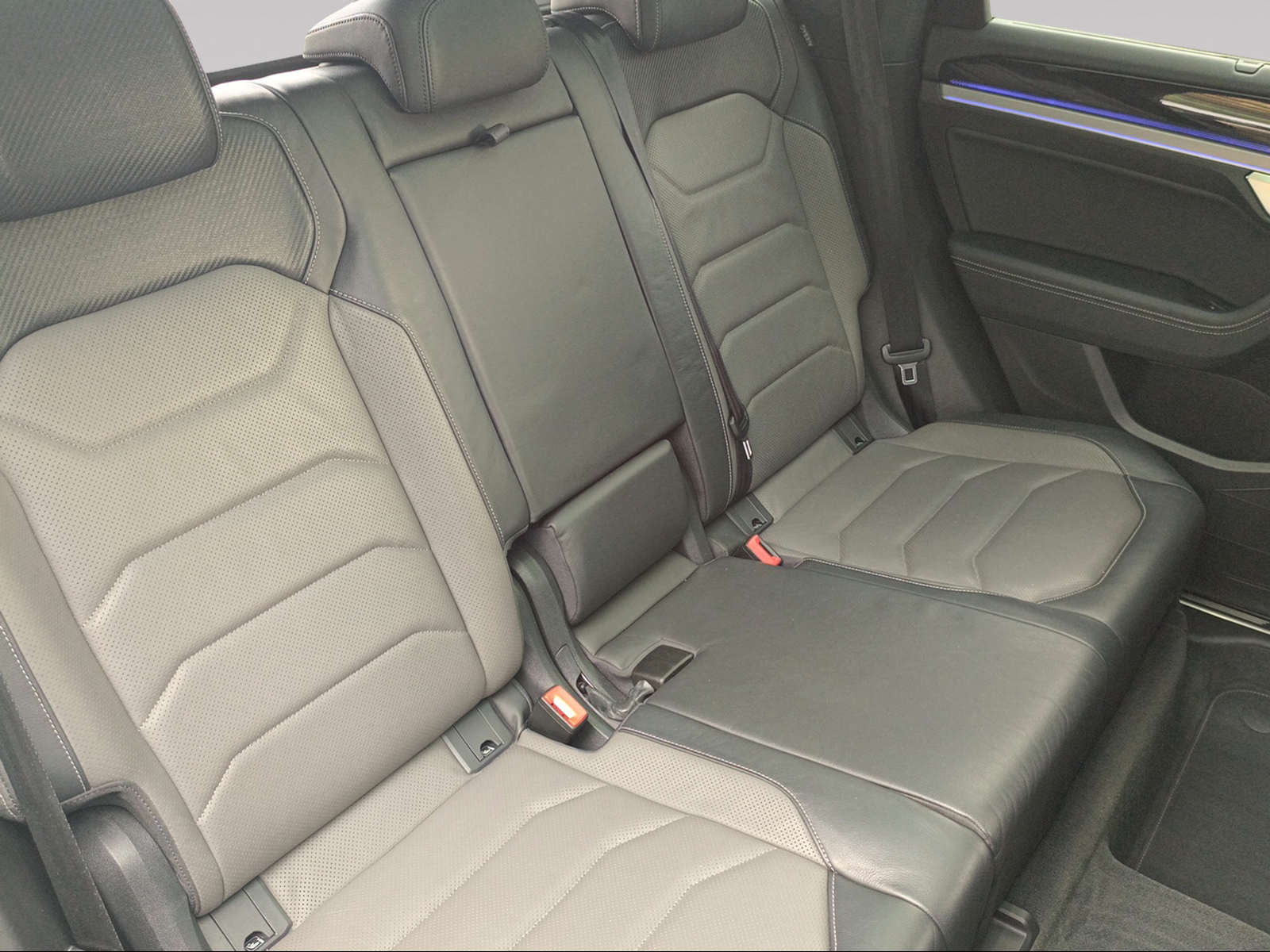 VW Touareg R-Line 3.0TDI 286PS Allrad / Top Ausstattung-image-9