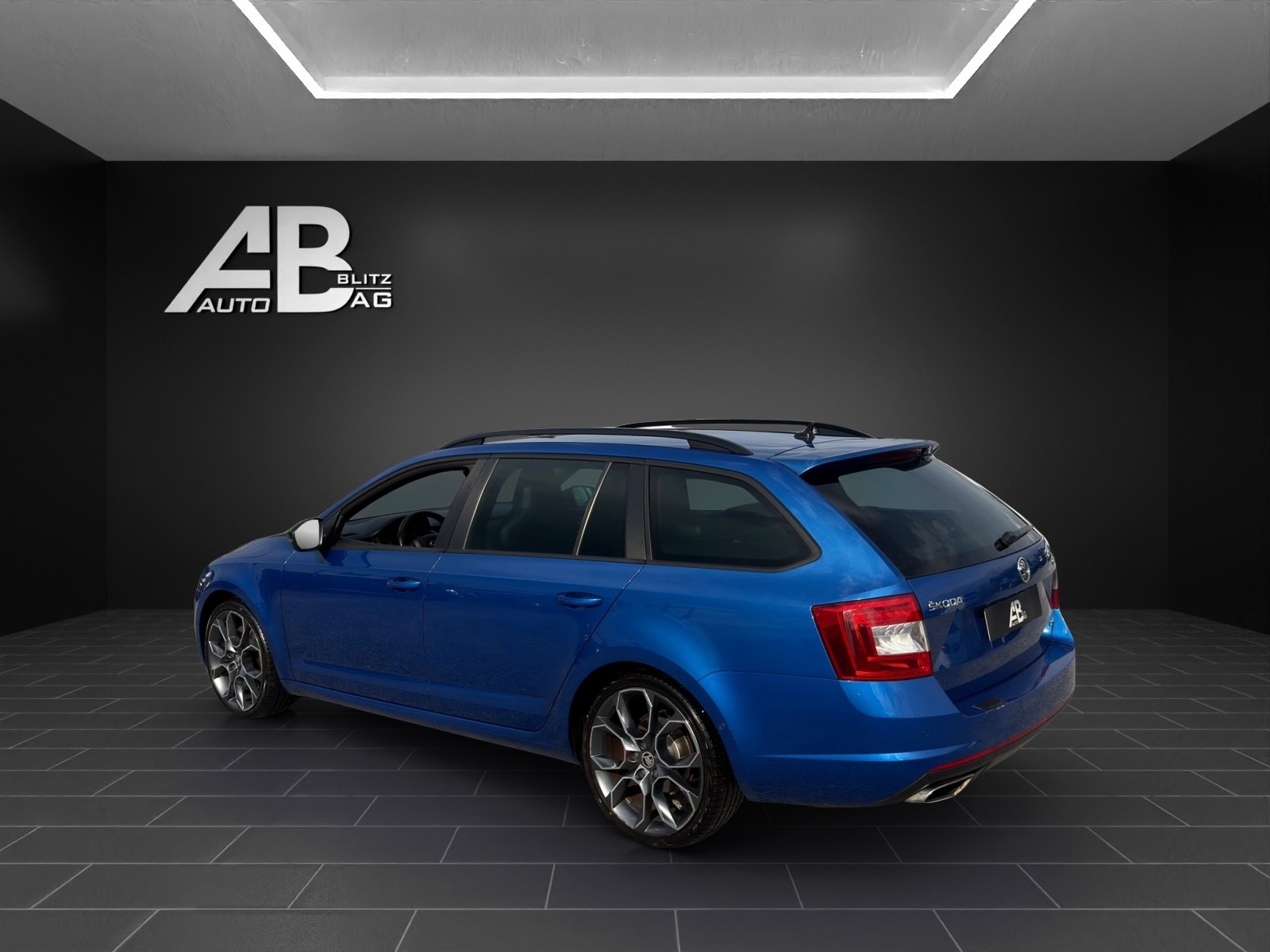 SKODA Octavia Combi 2.0 TDI RS DSG mit 184 PS-image-2